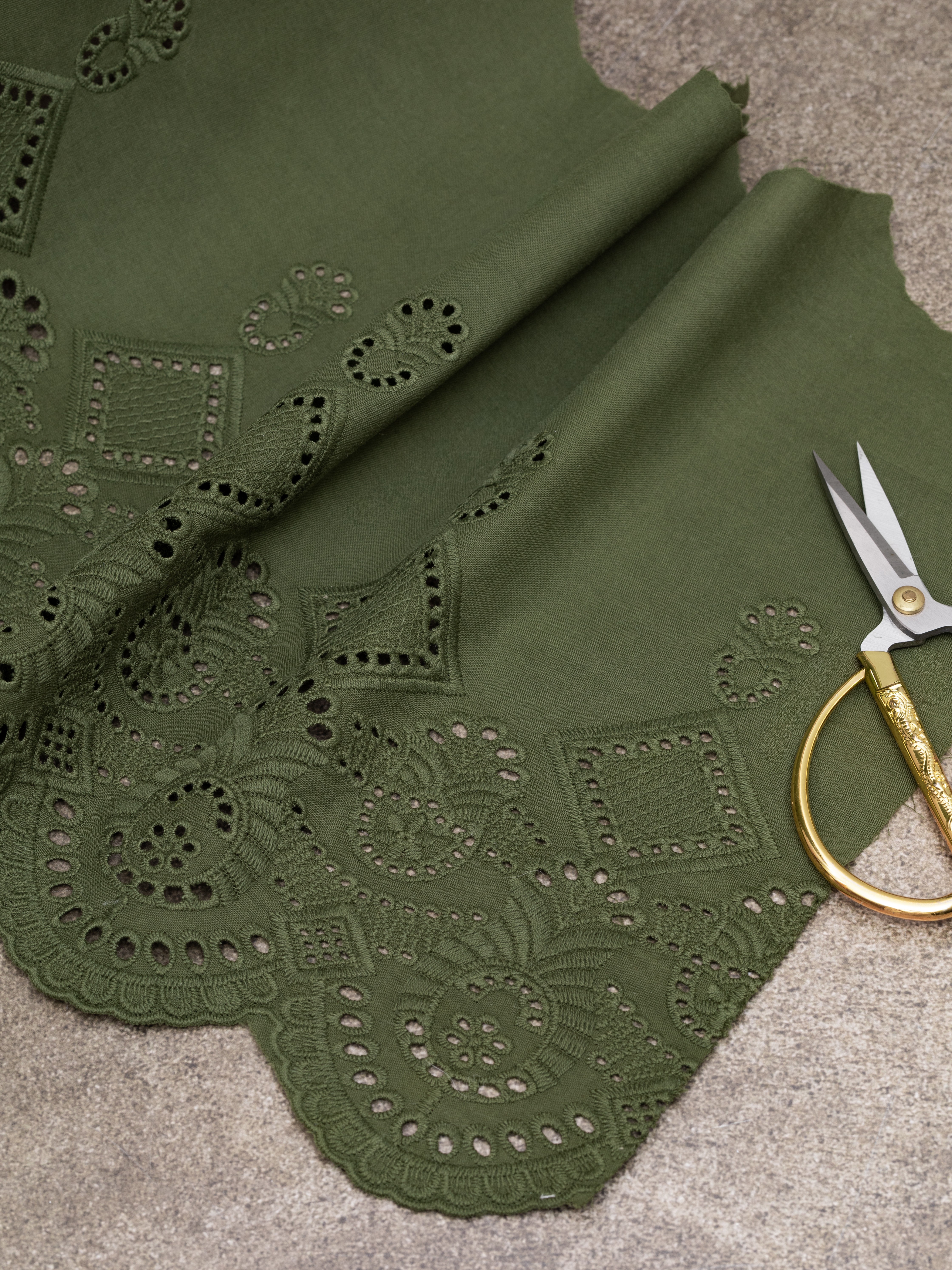 Шитье на батисте М932