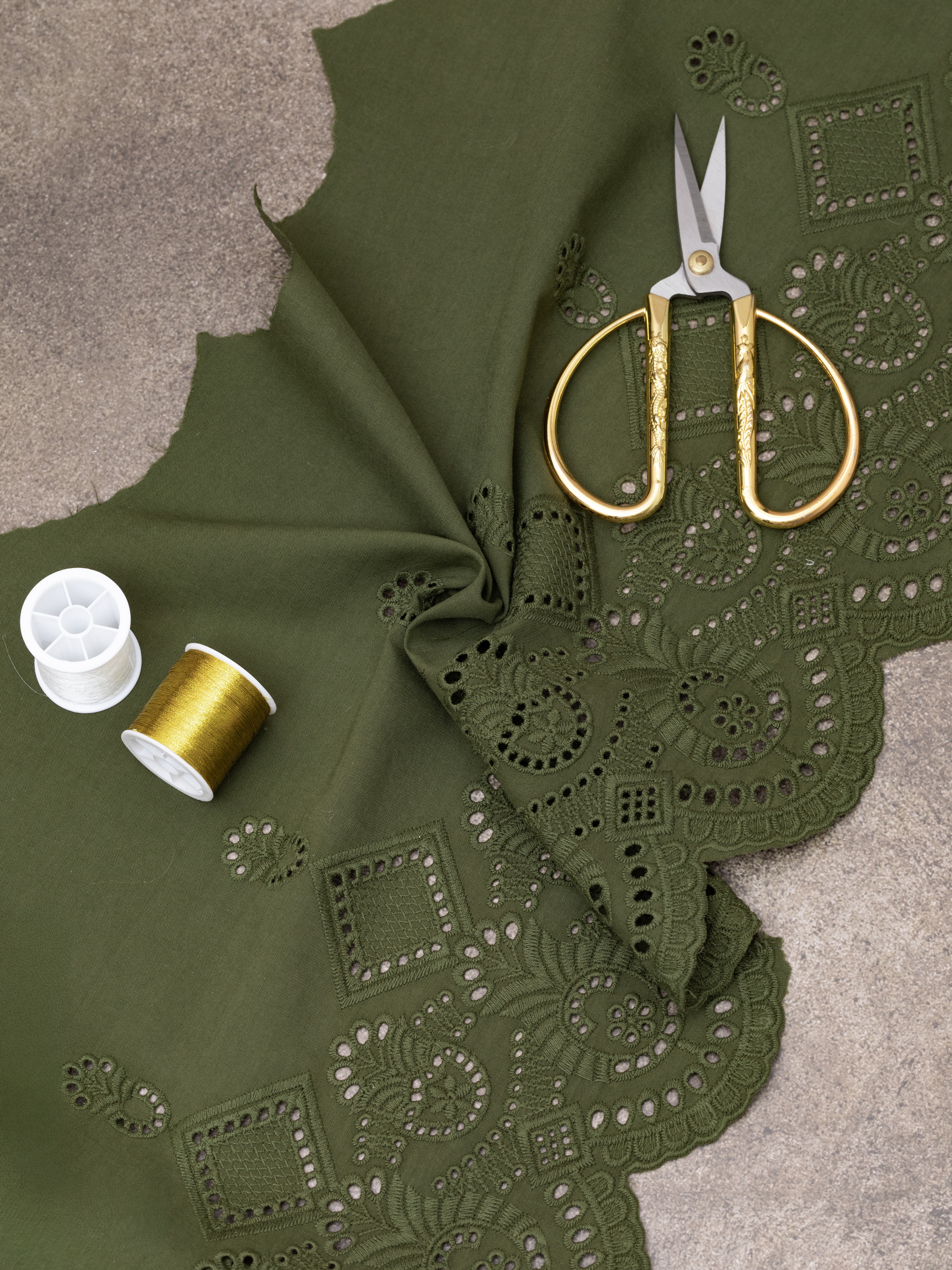 Шитье на батисте М932