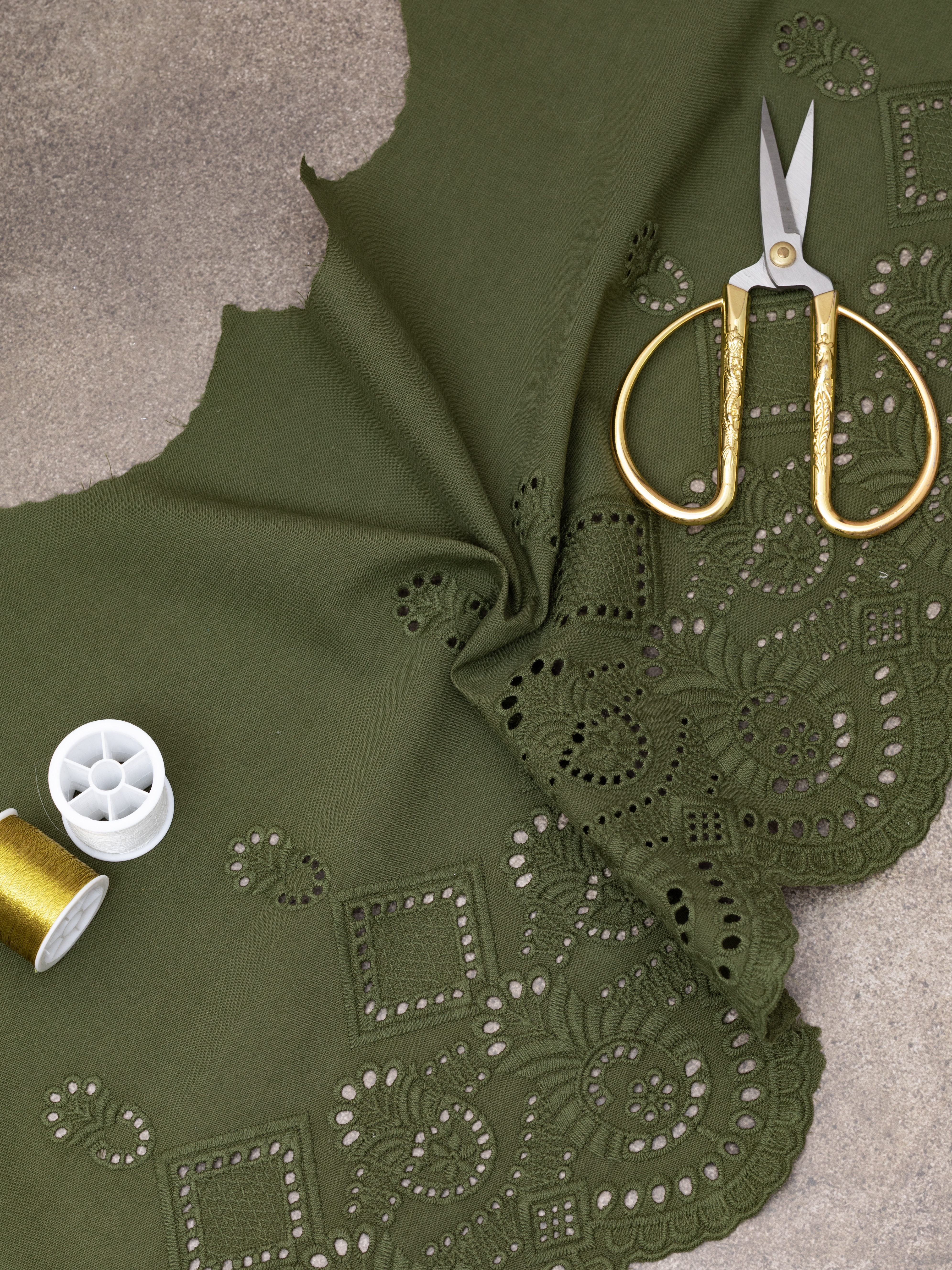 Шитье на батисте М932