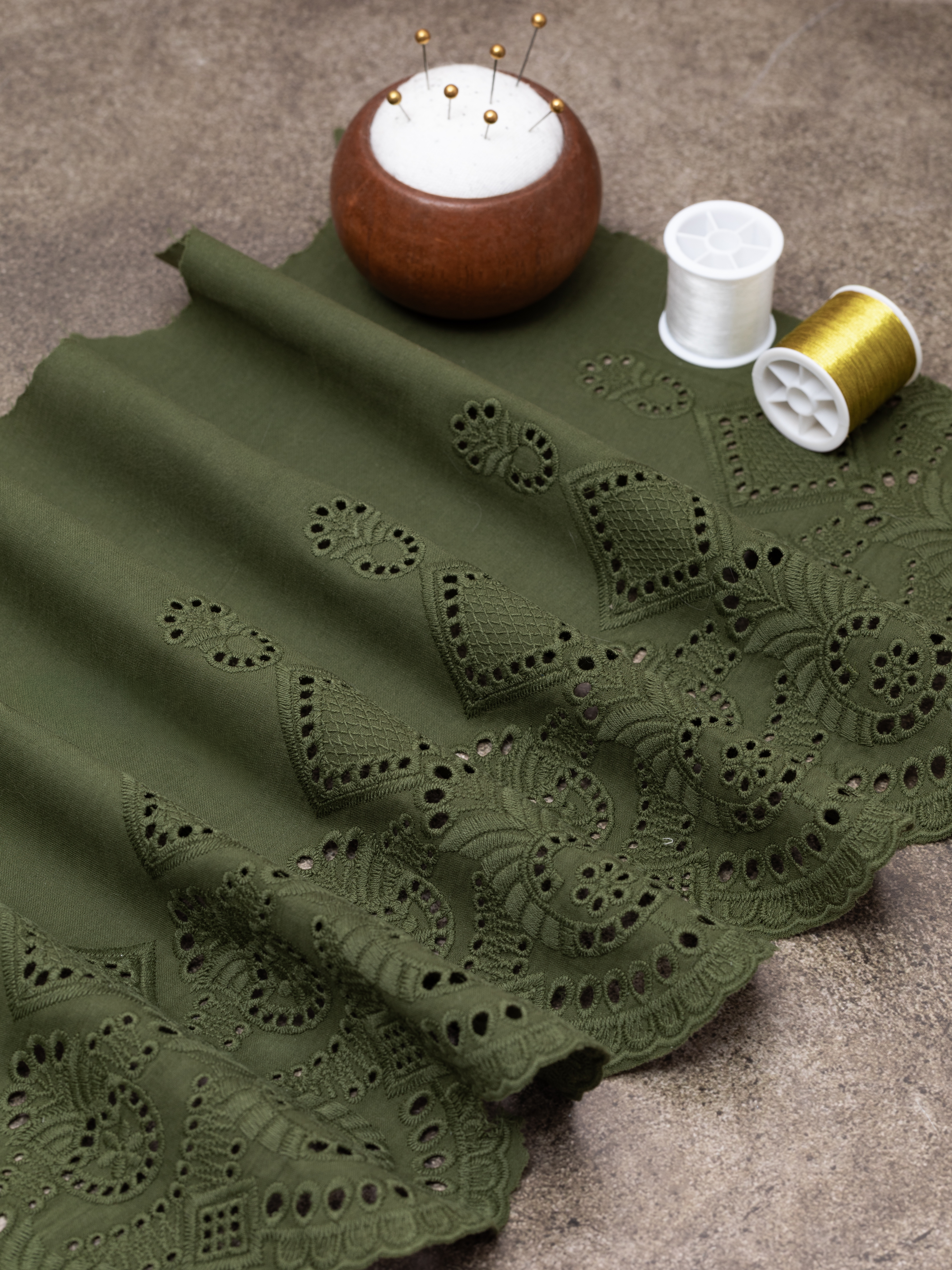 Шитье на батисте М932