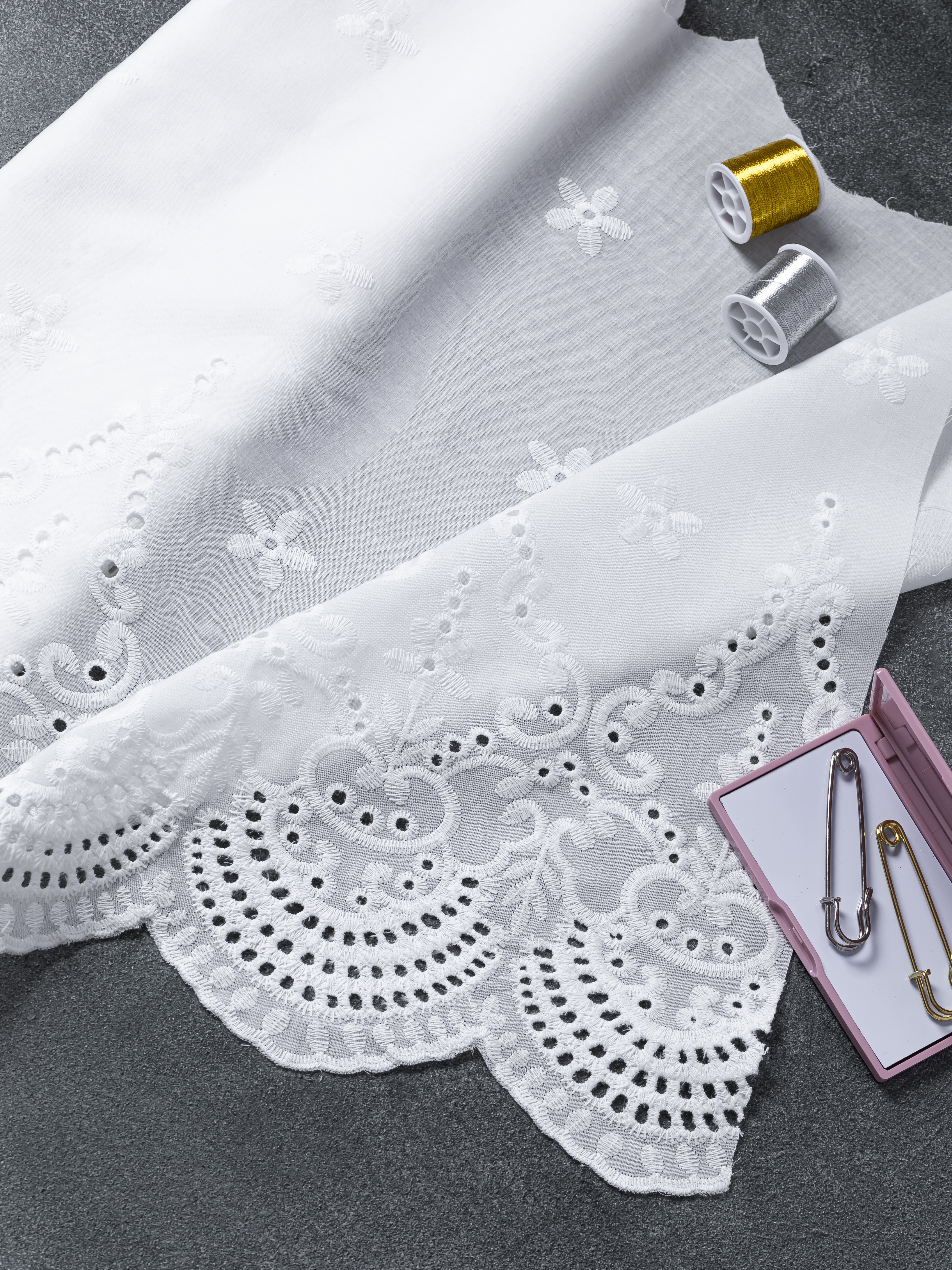 Шитье на батисте М884