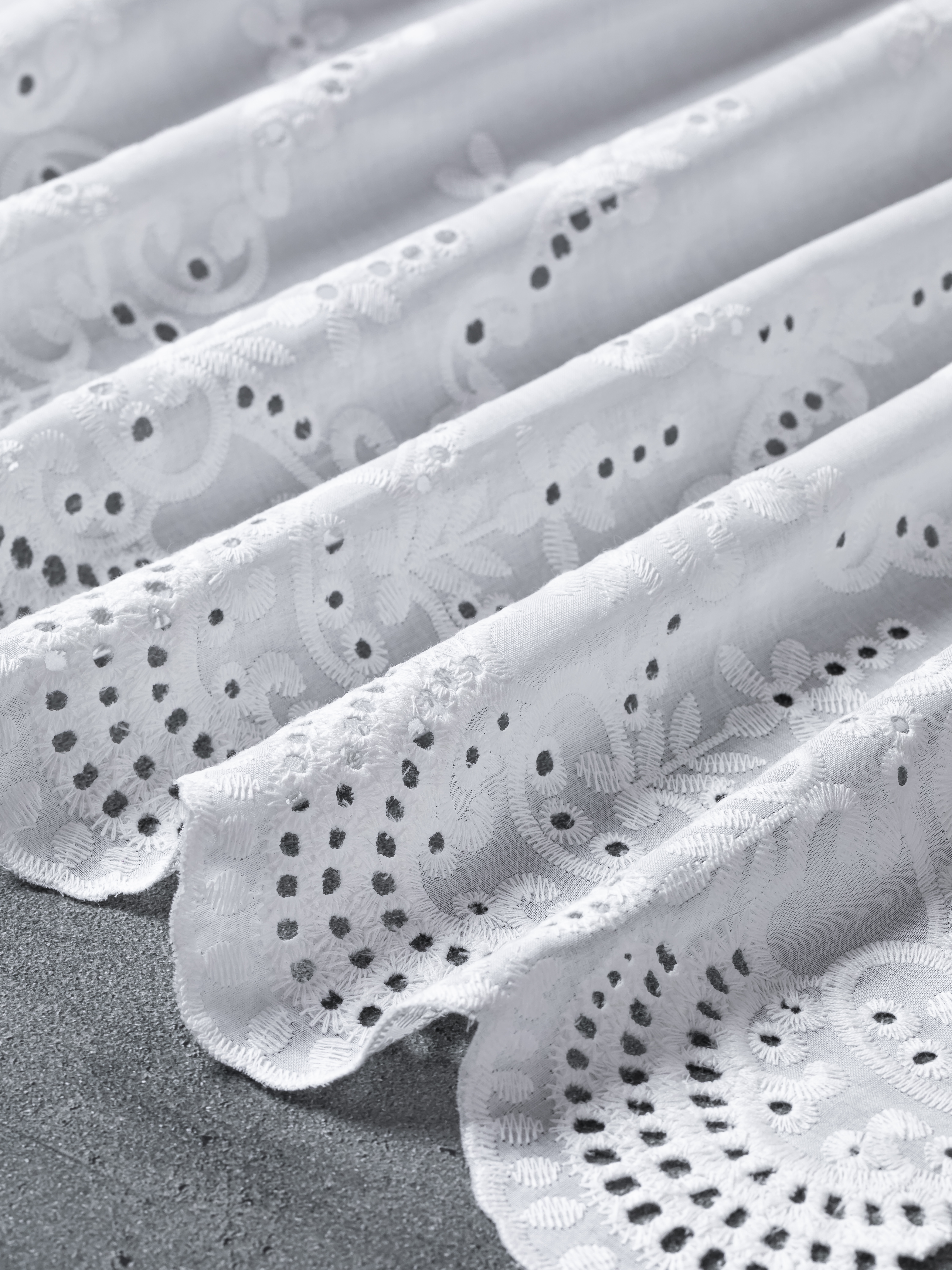 Шитье на батисте М884