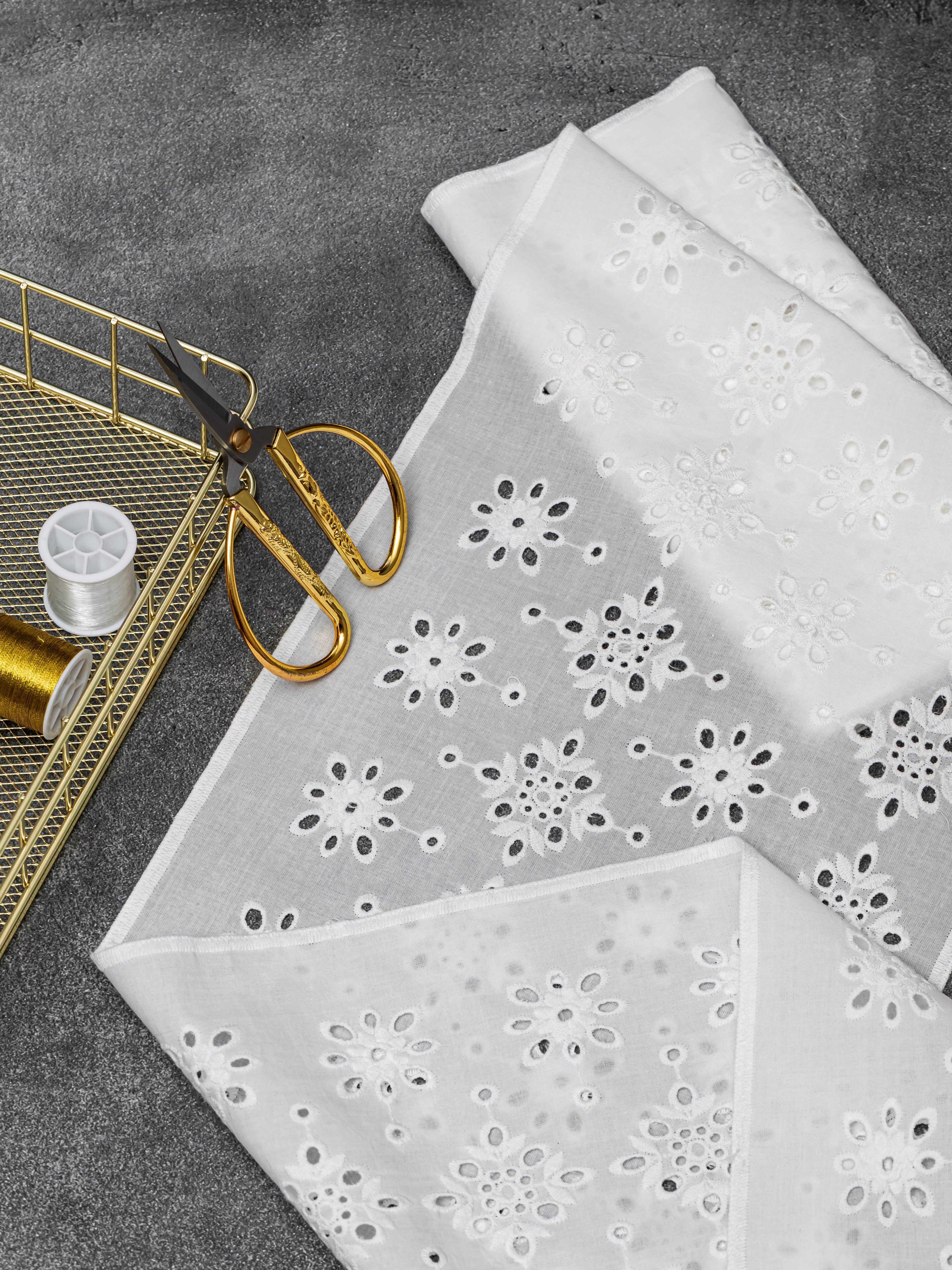 Шитье на батисте М906