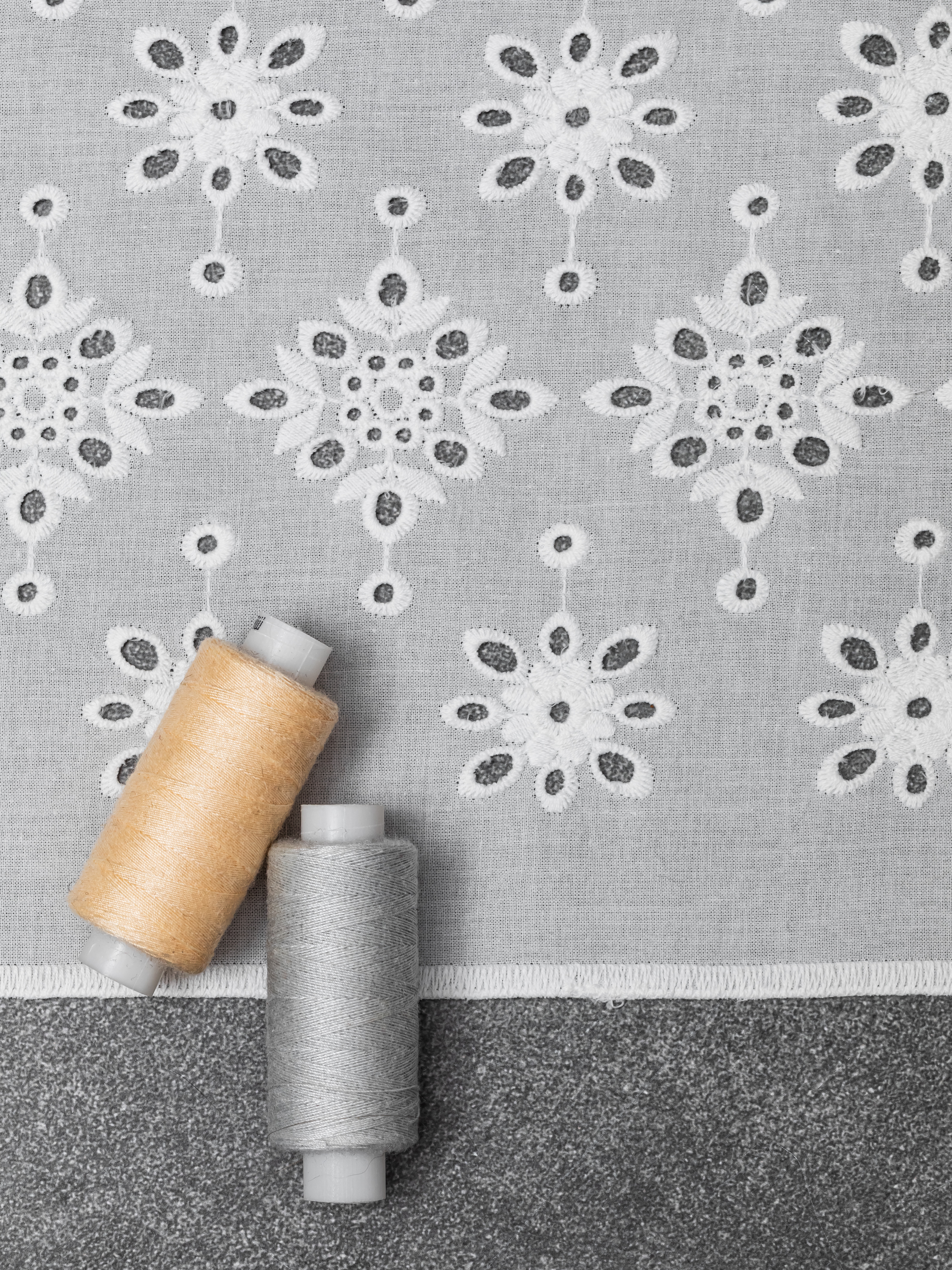 Шитье на батисте М906