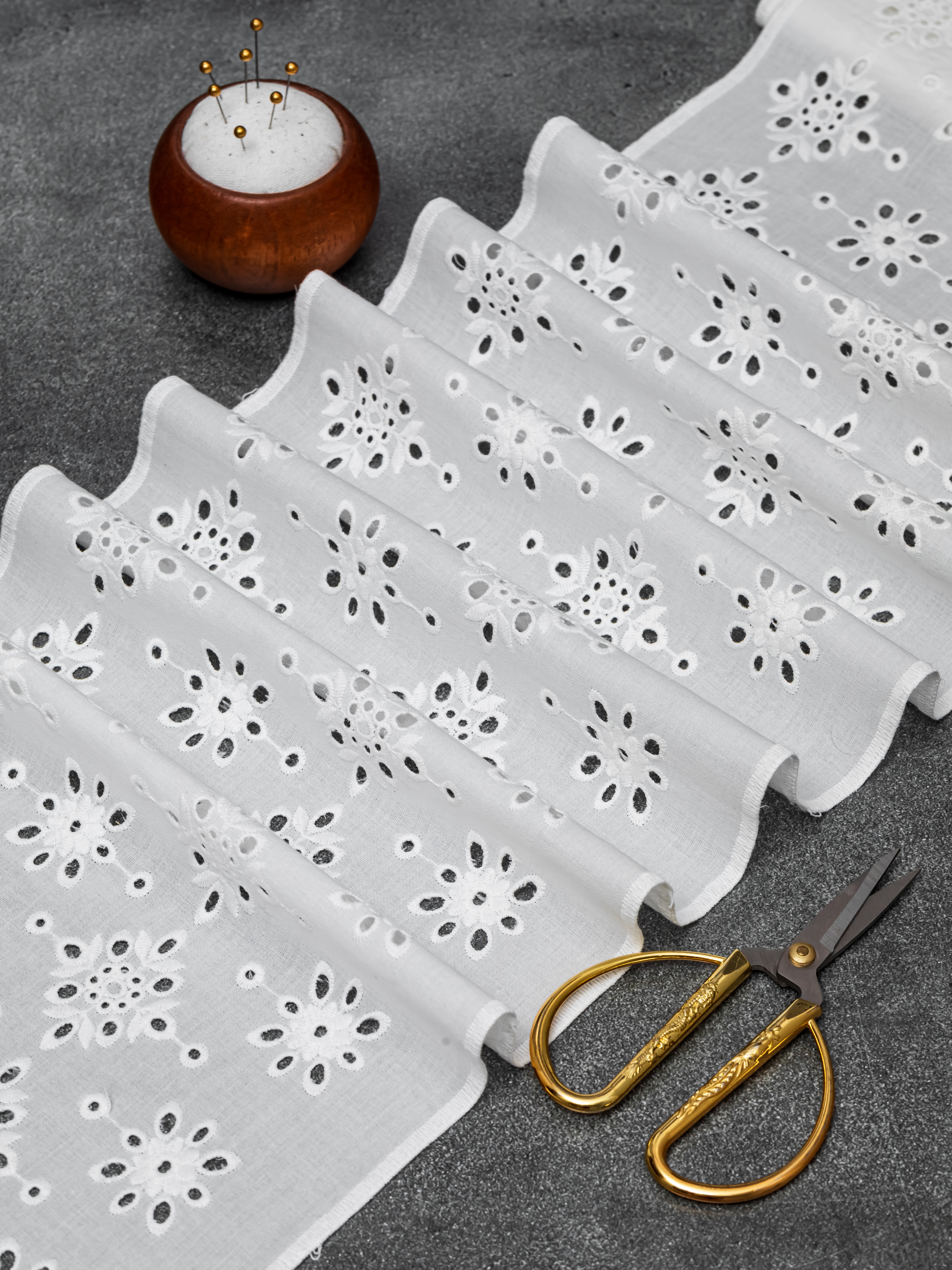 Шитье на батисте М906