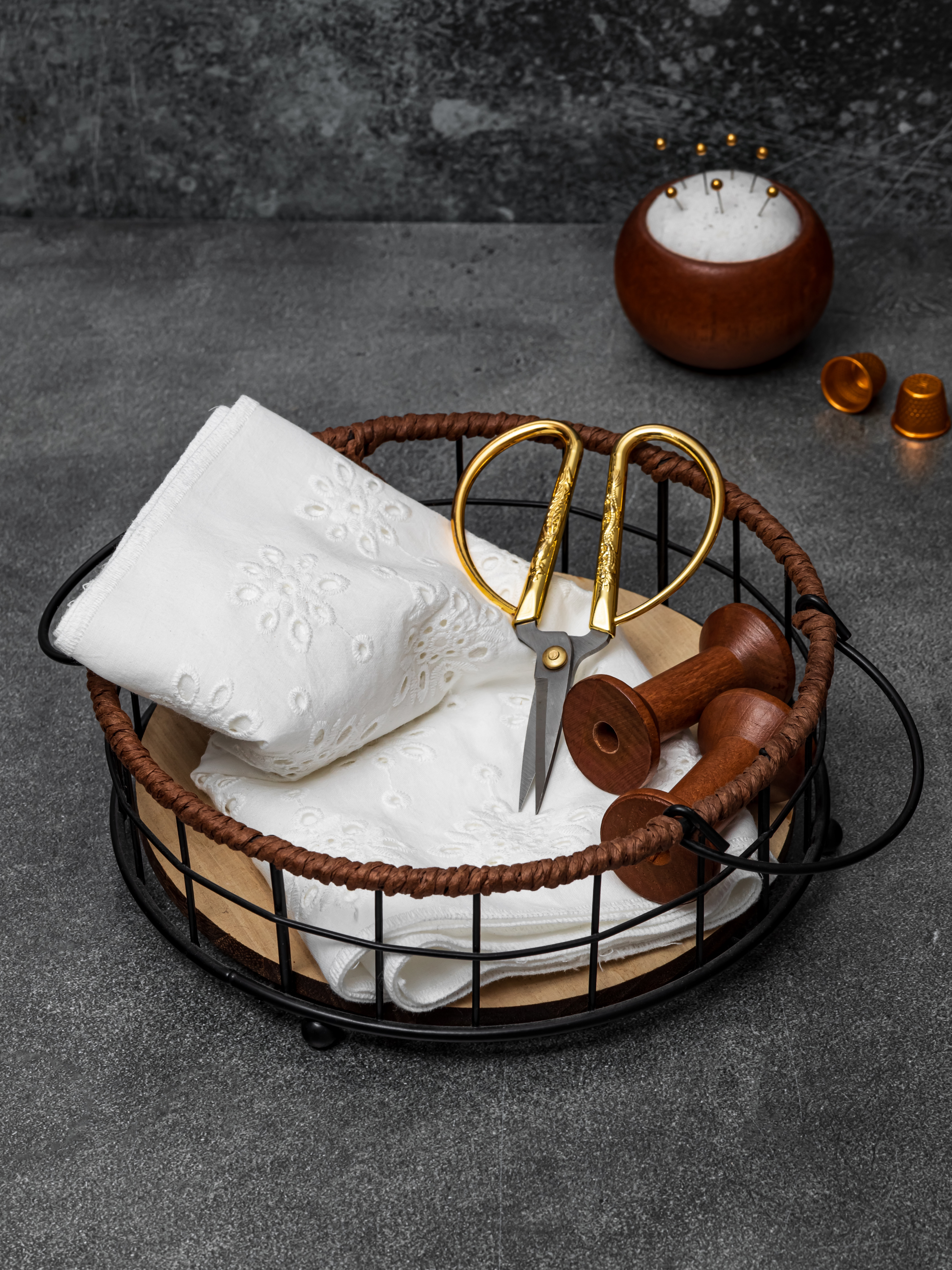 Шитье на батисте М906