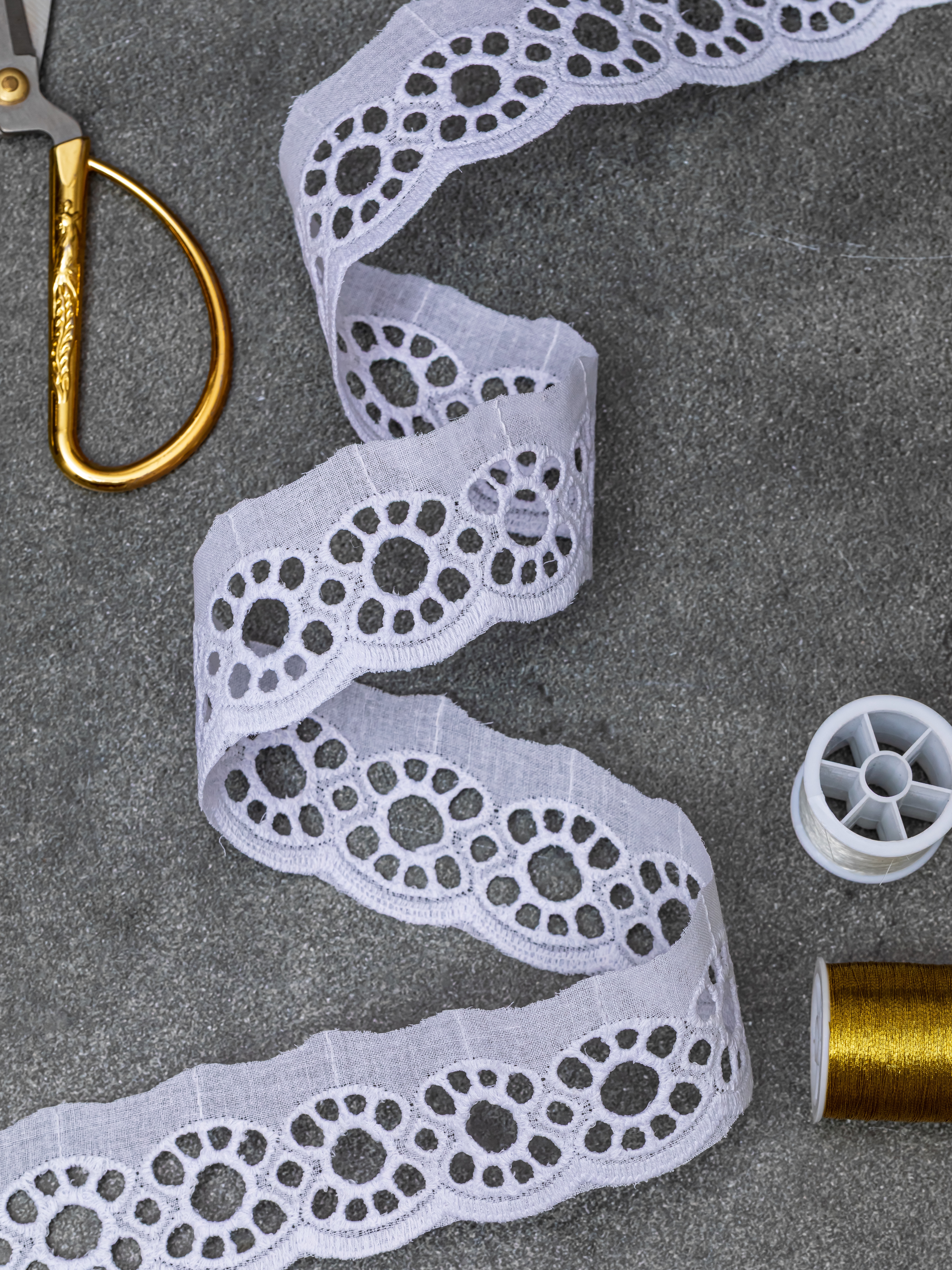 Шитье на батисте М909