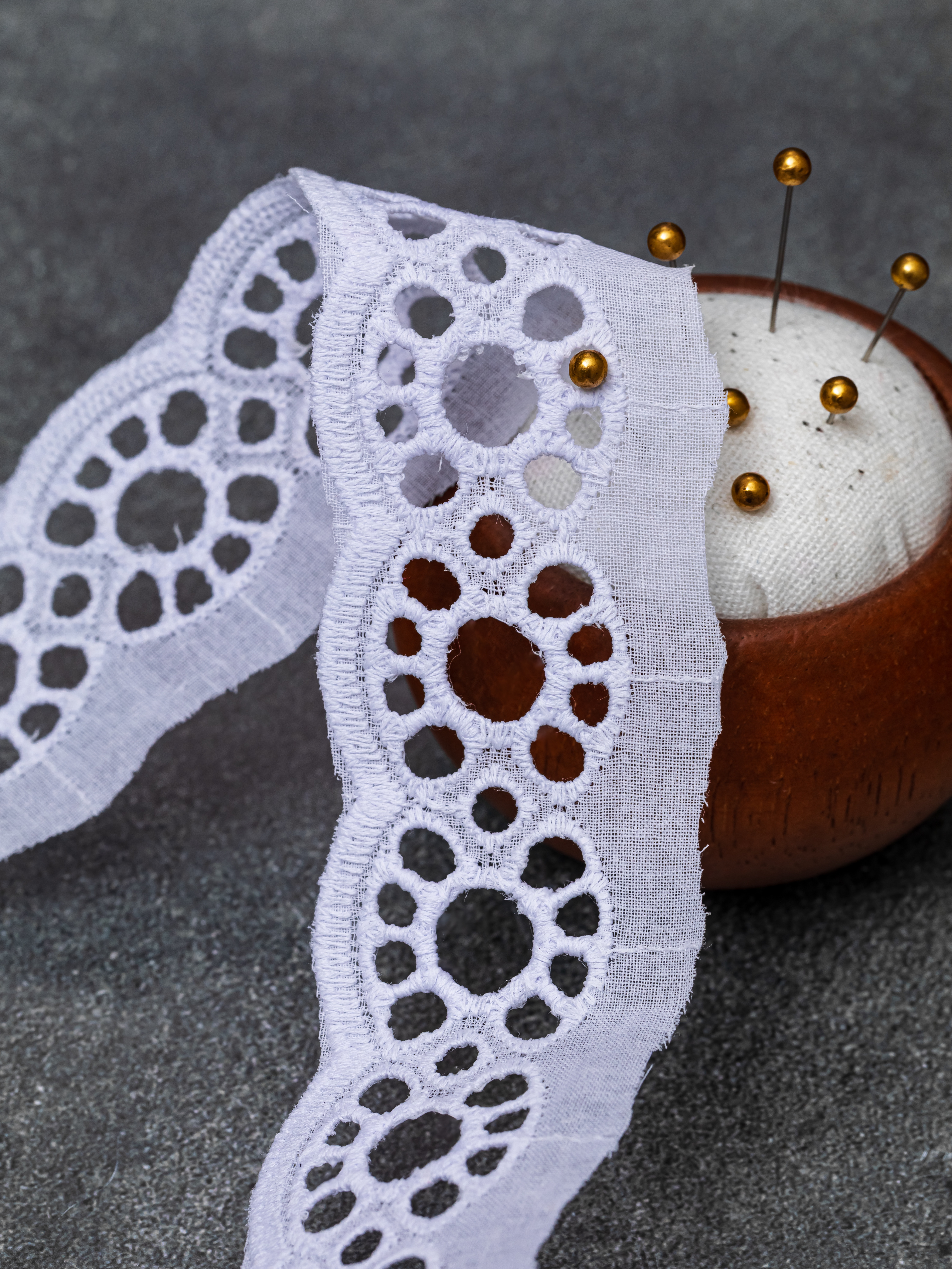 Шитье на батисте М909