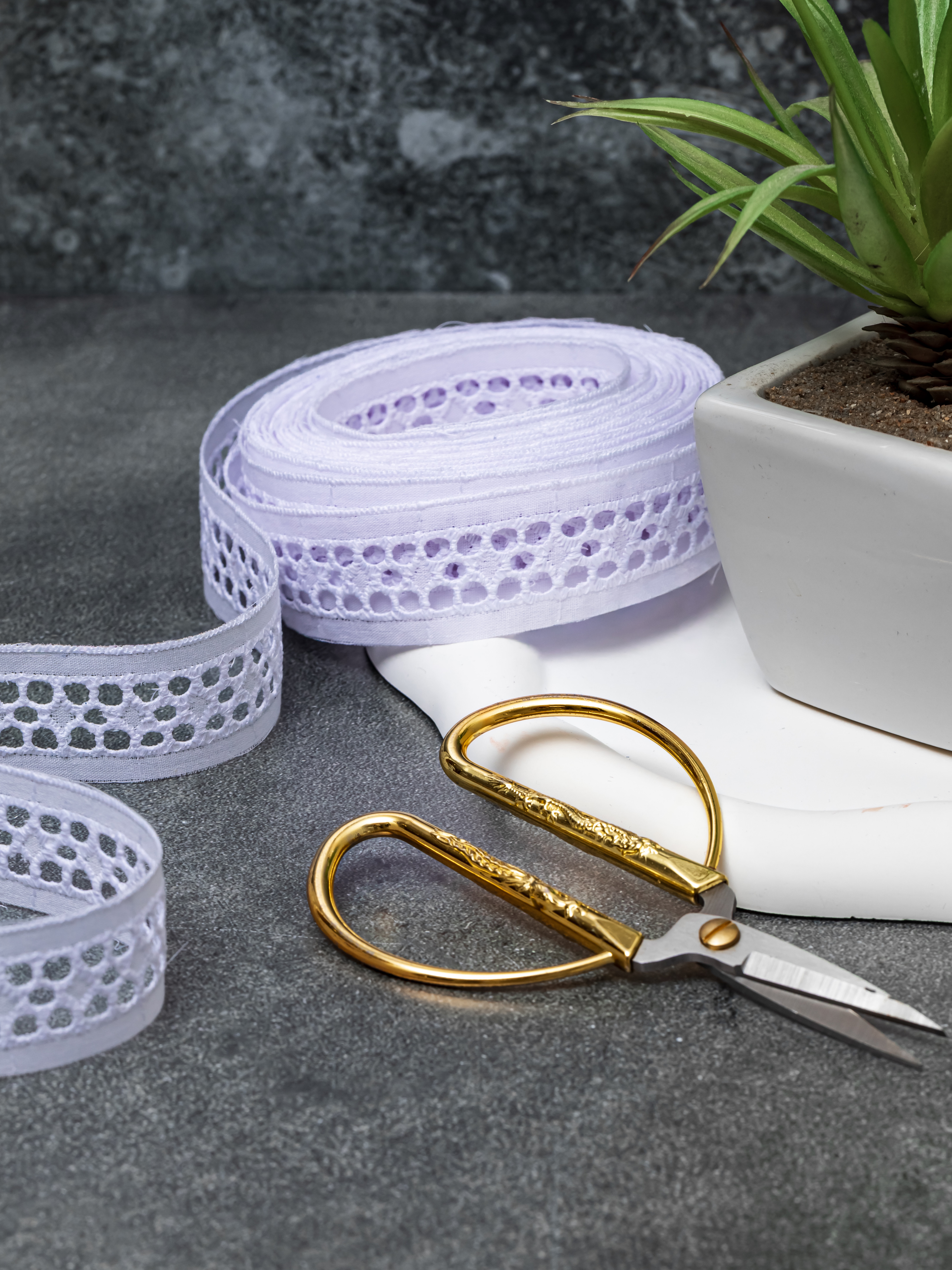 Шитье на батисте М907