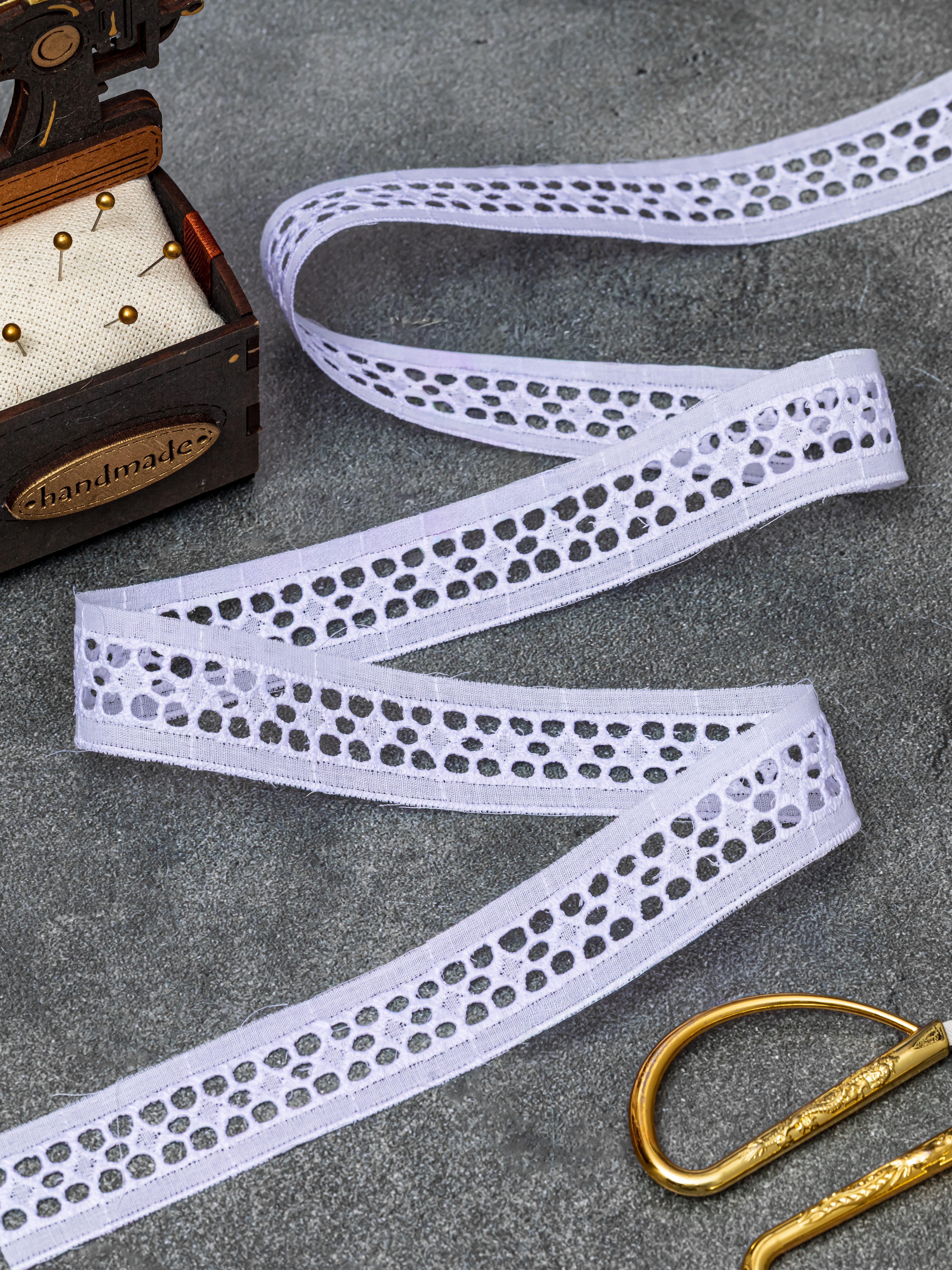 Шитье на батисте М907