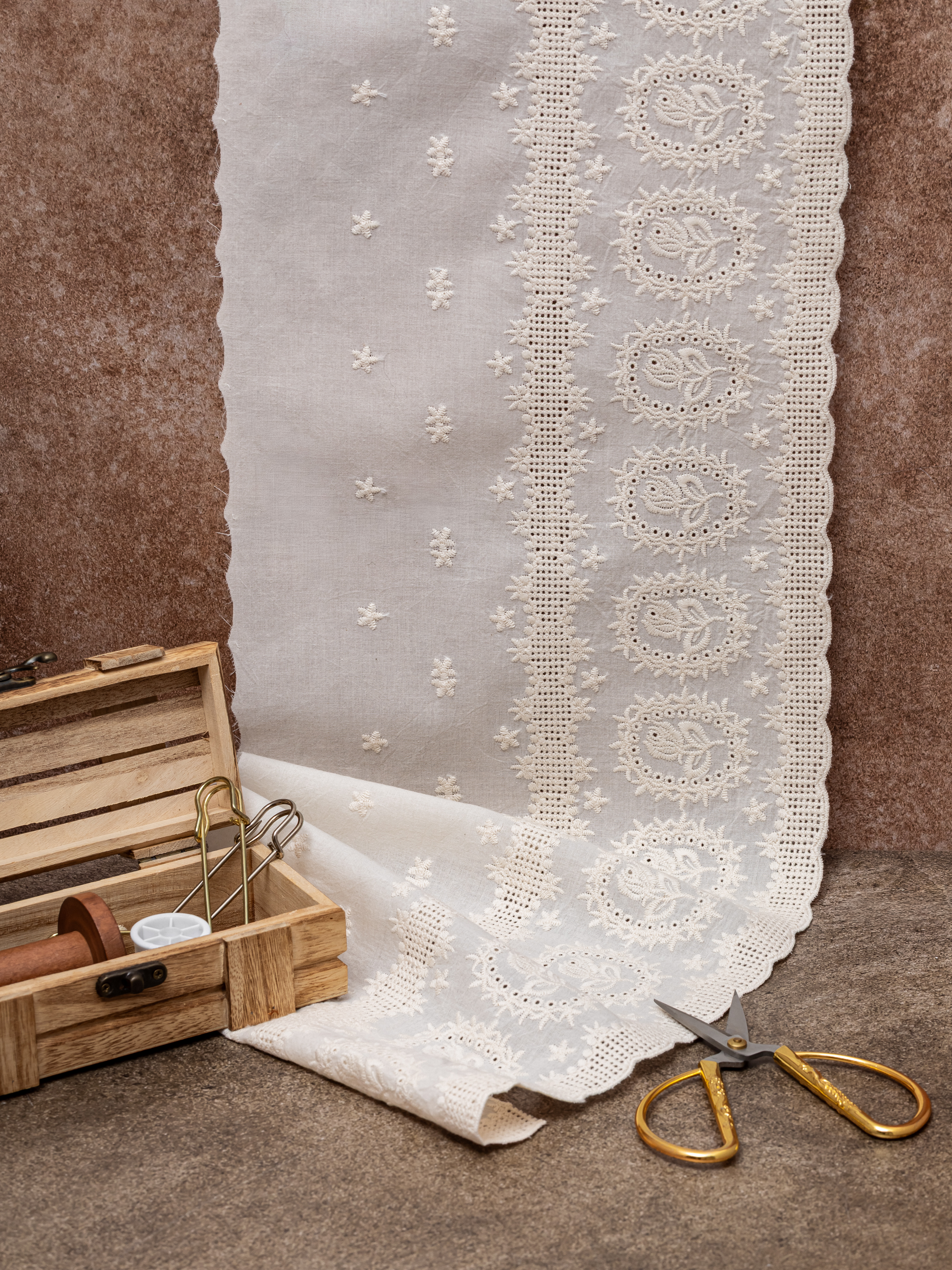 Шитье на батисте М939