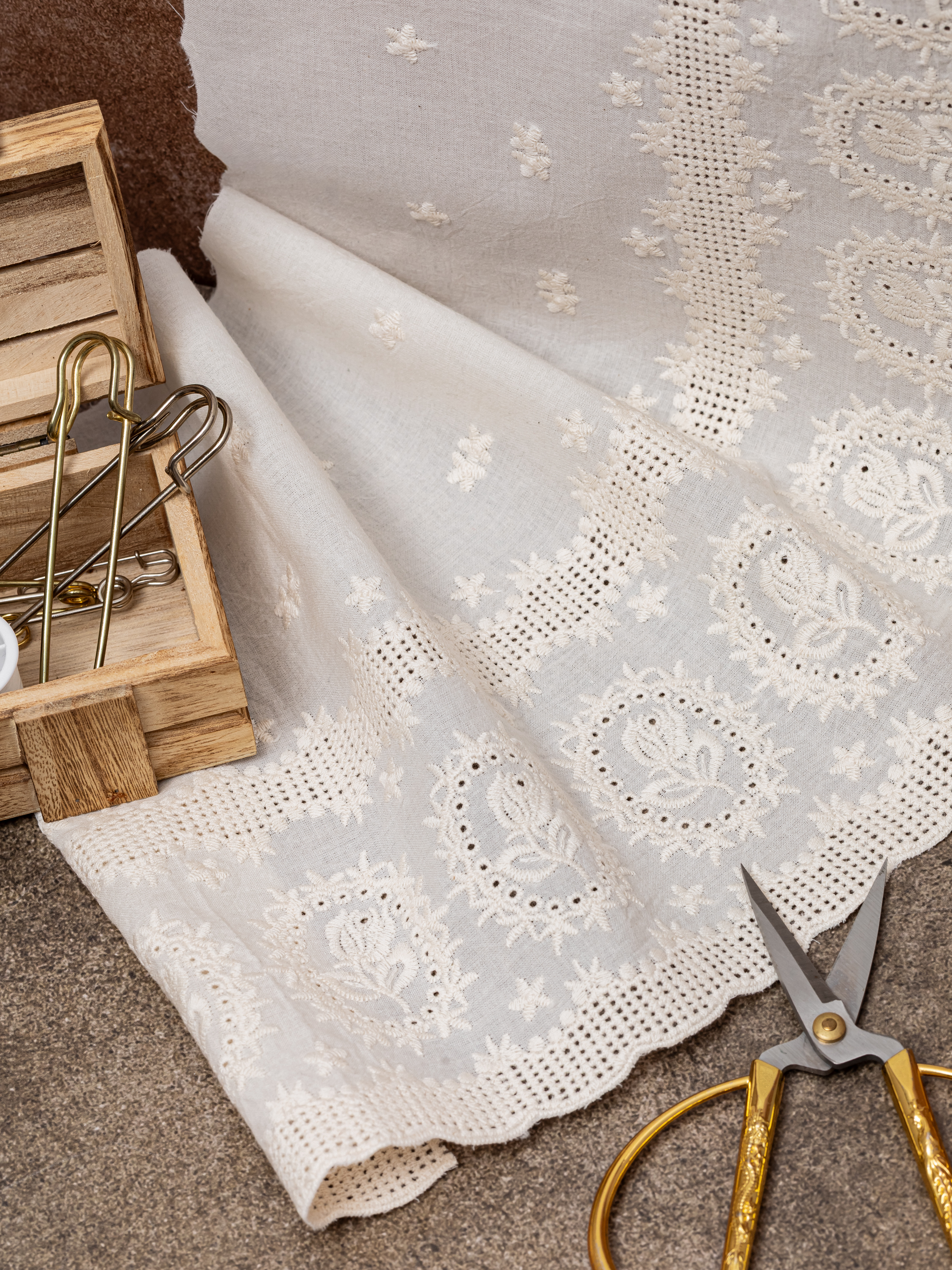 Шитье на батисте М939