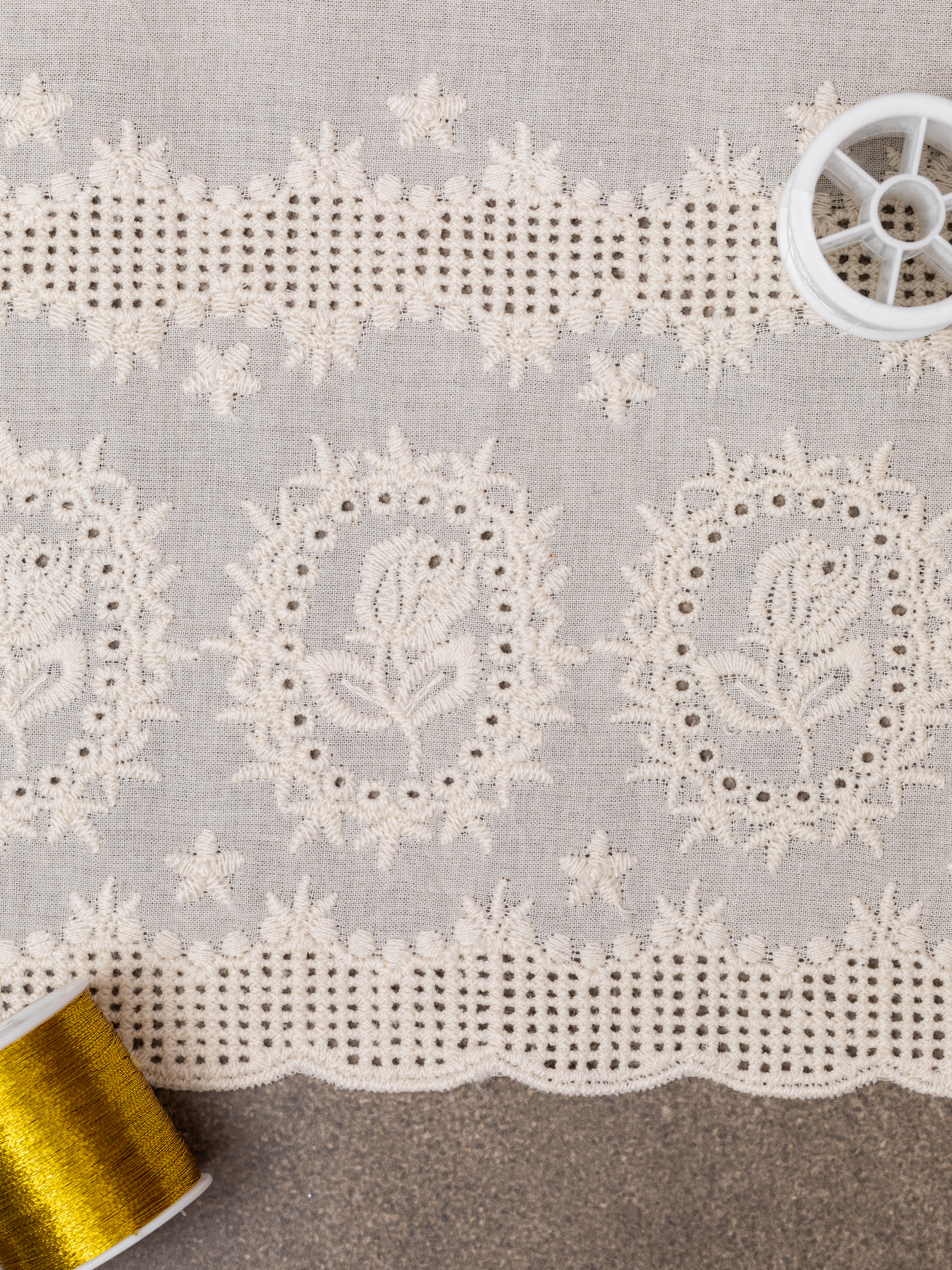 Шитье на батисте М939