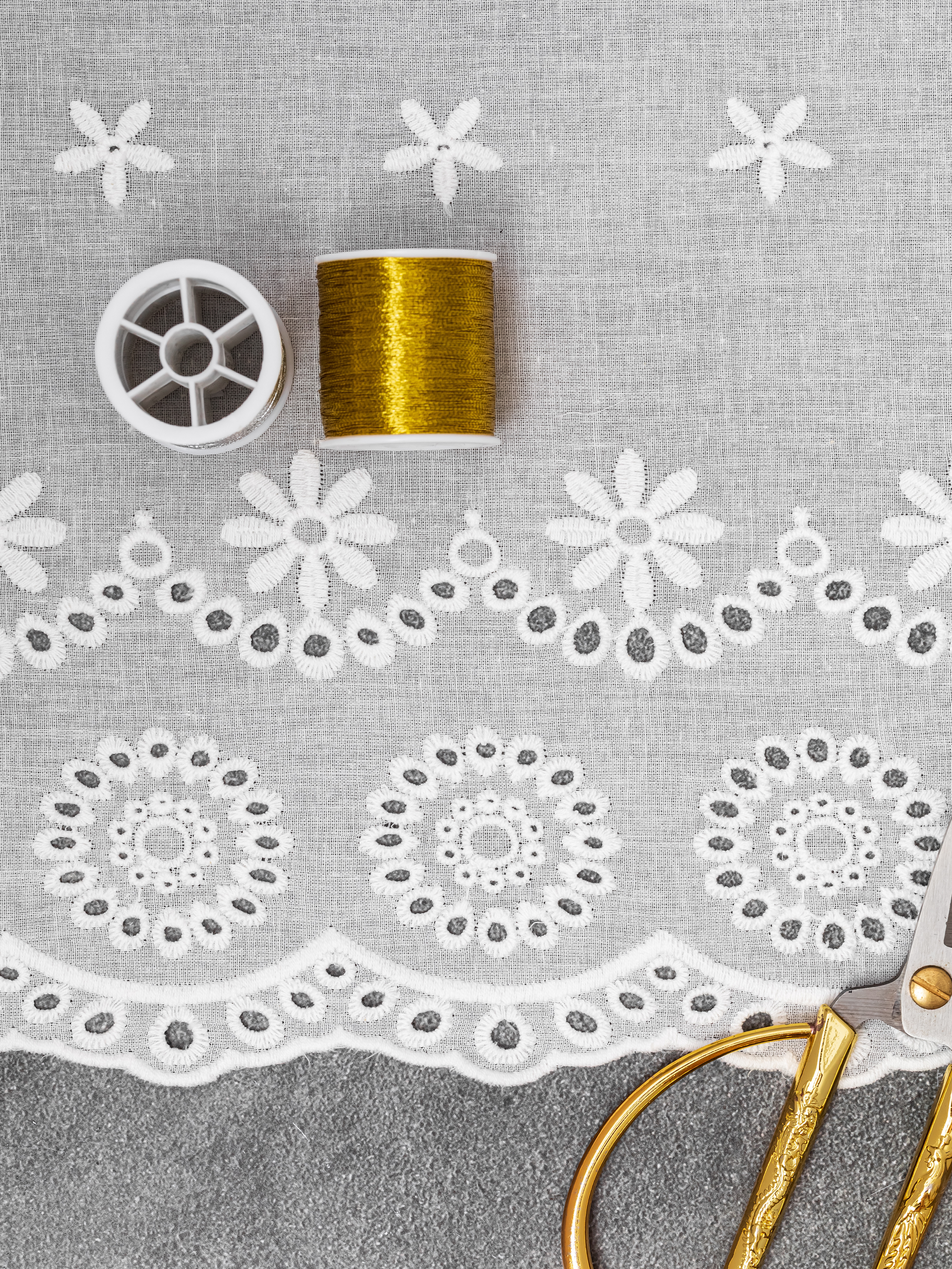 Шитье на батисте М910