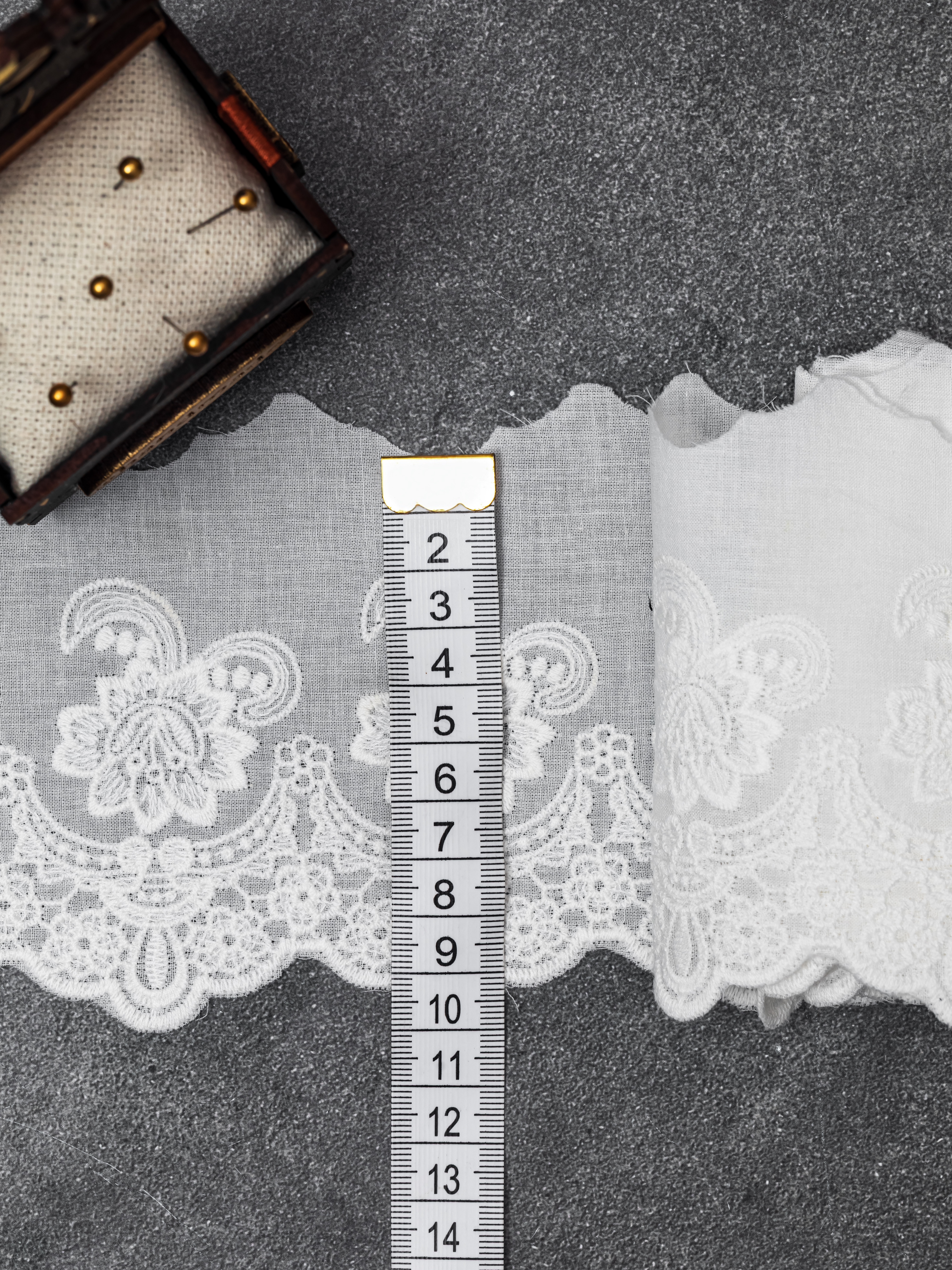 Шитье на батисте М912