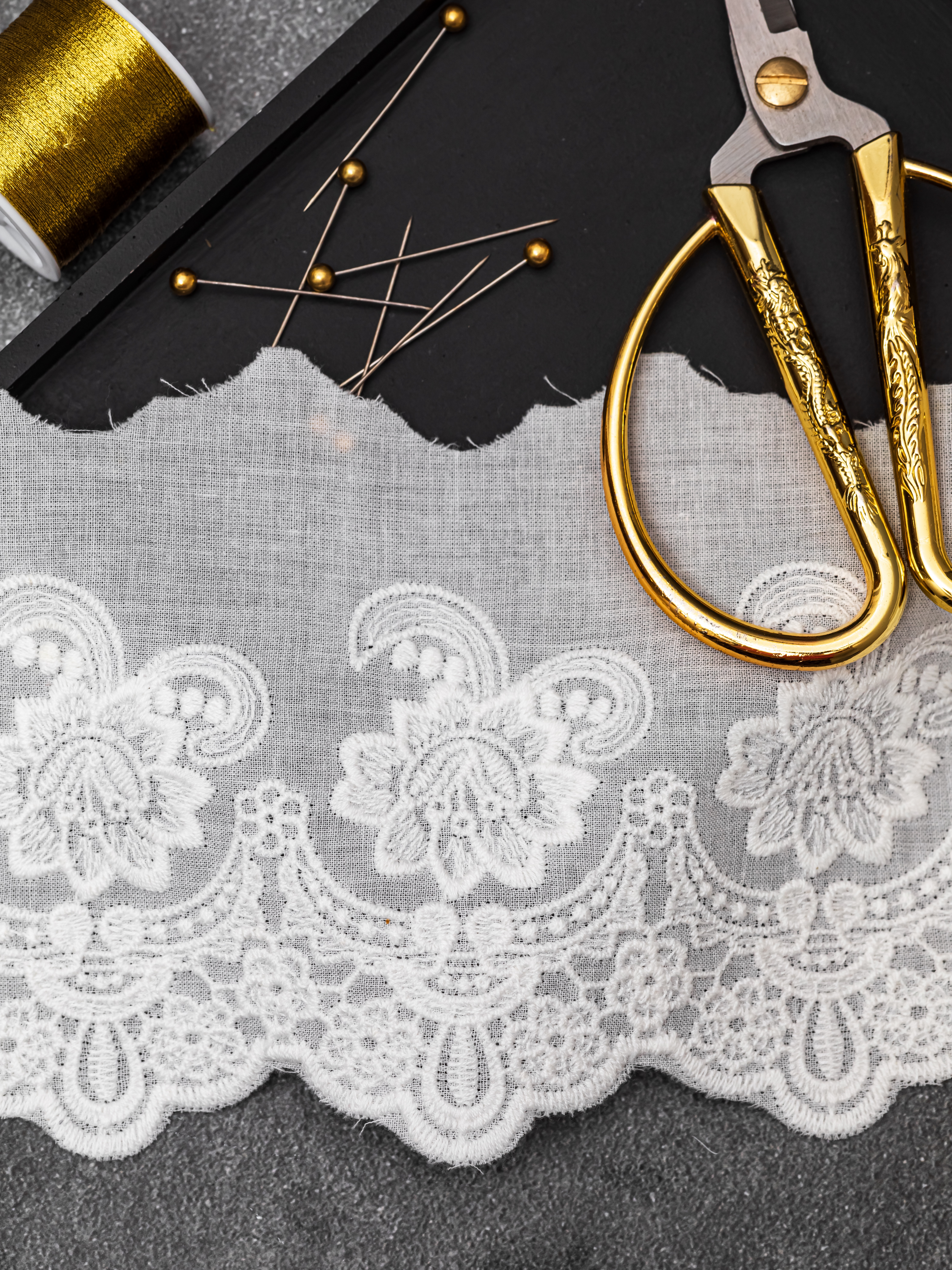 Шитье на батисте М912