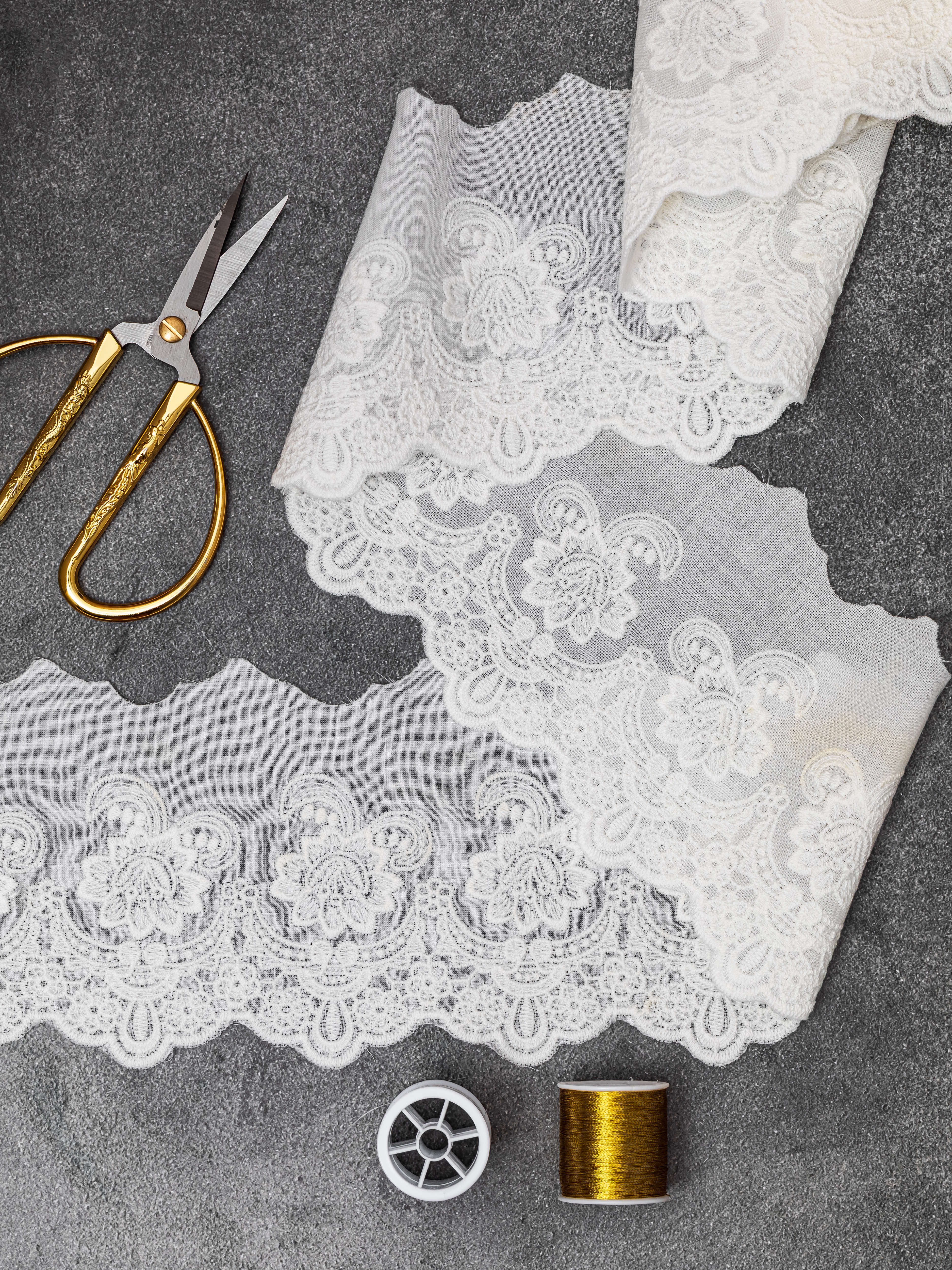 Шитье на батисте М912