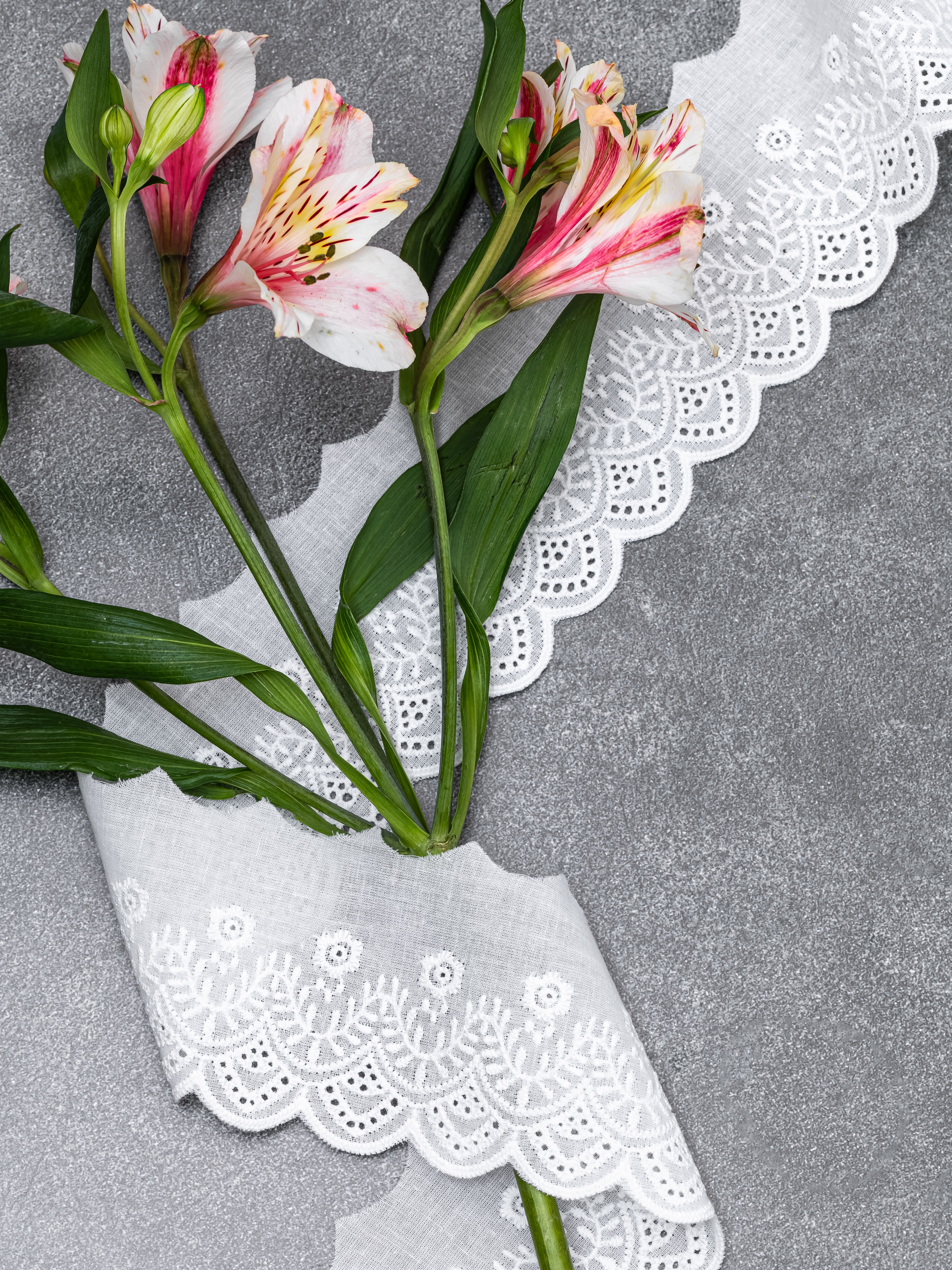 Шитье на батисте М855