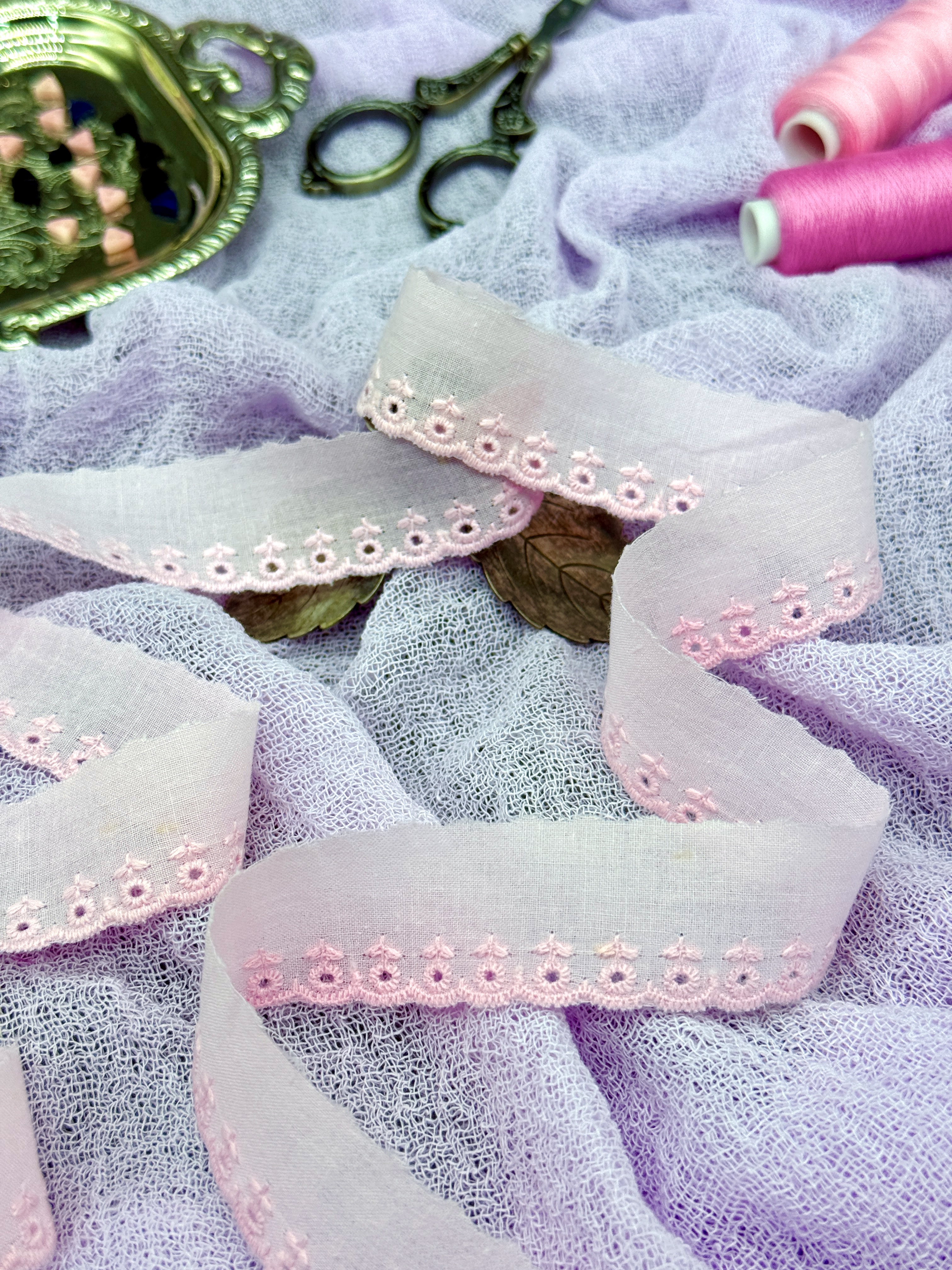 Шитье на батисте М385БР