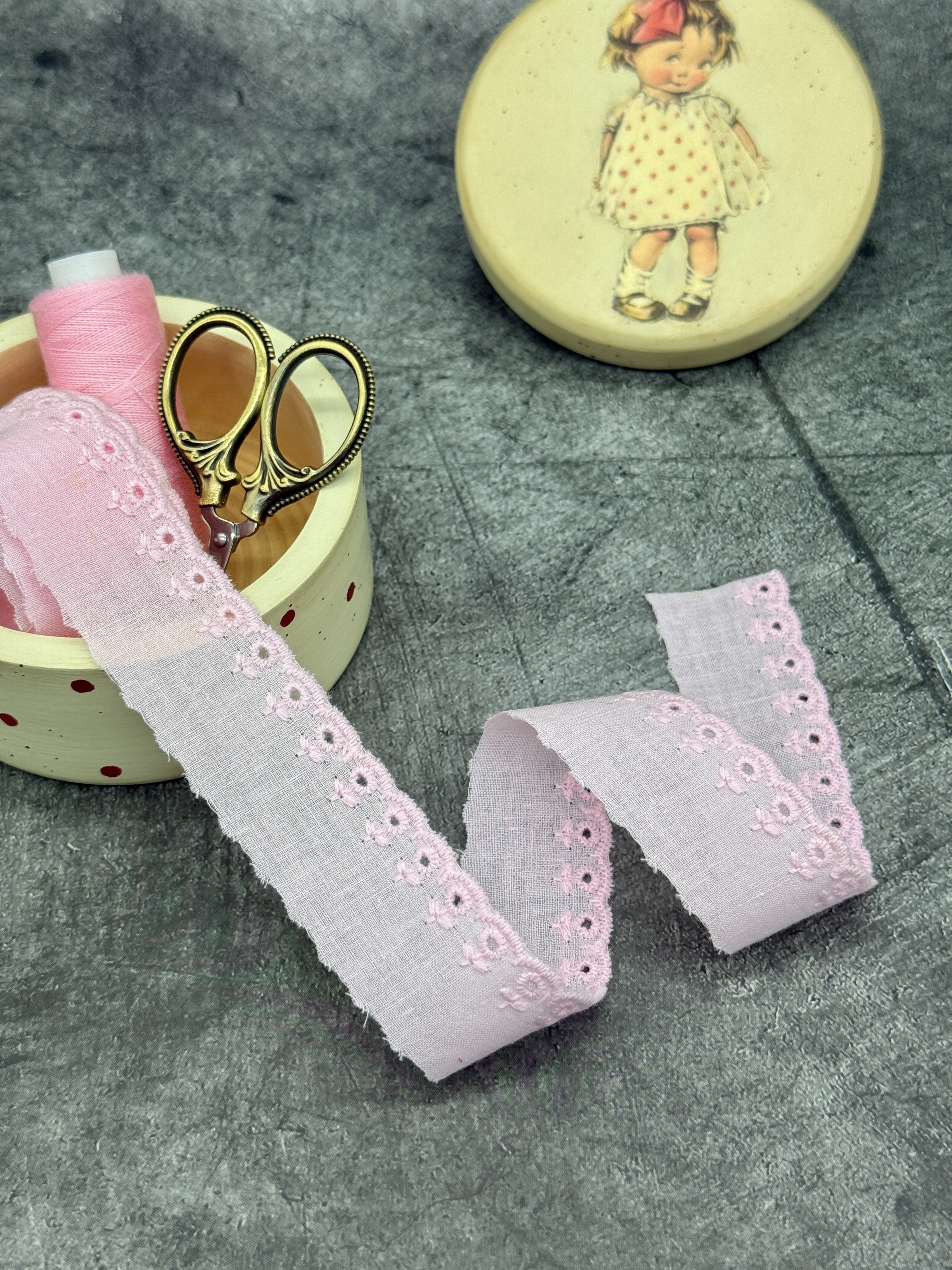 Шитье на батисте М385БР