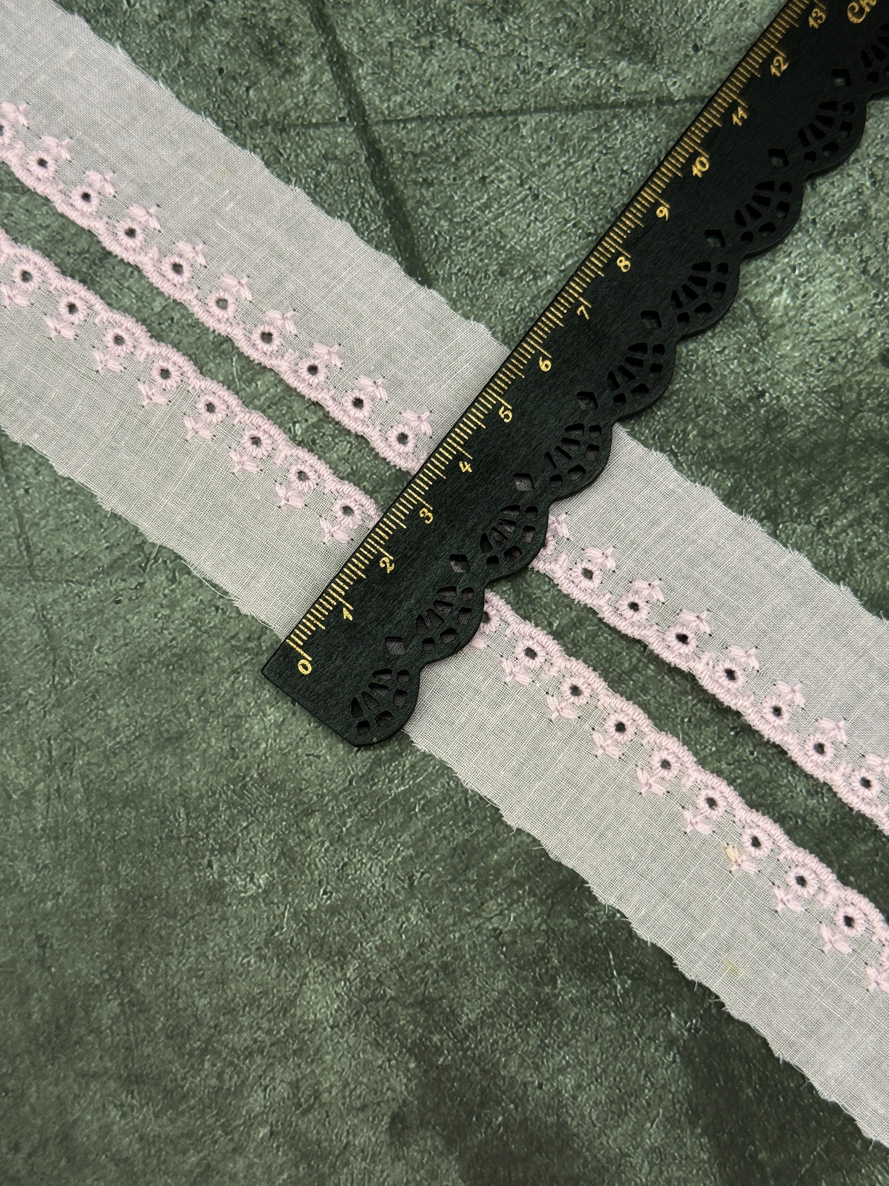 Шитье на батисте М385БР