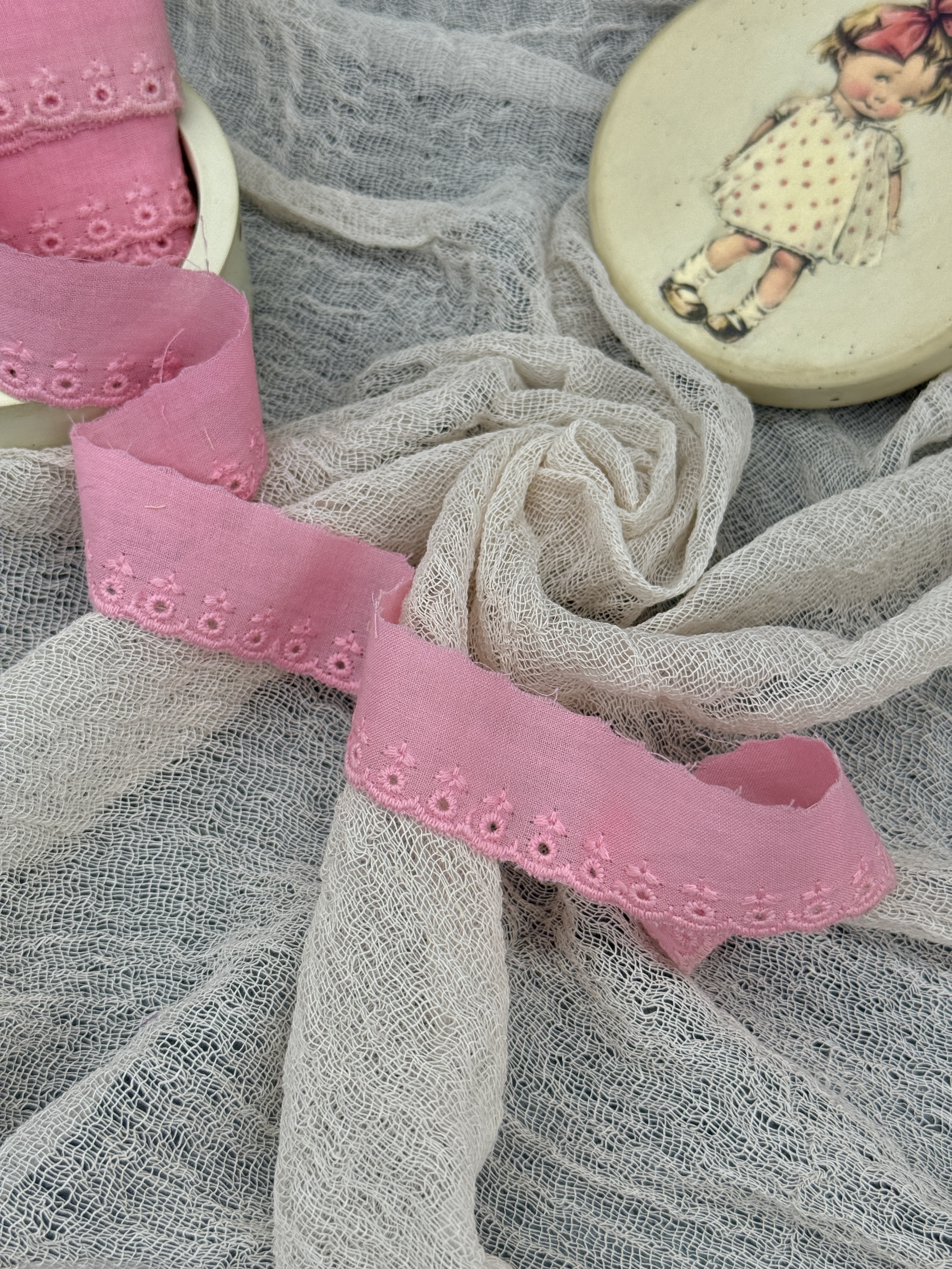 Шитье на батисте М385Р