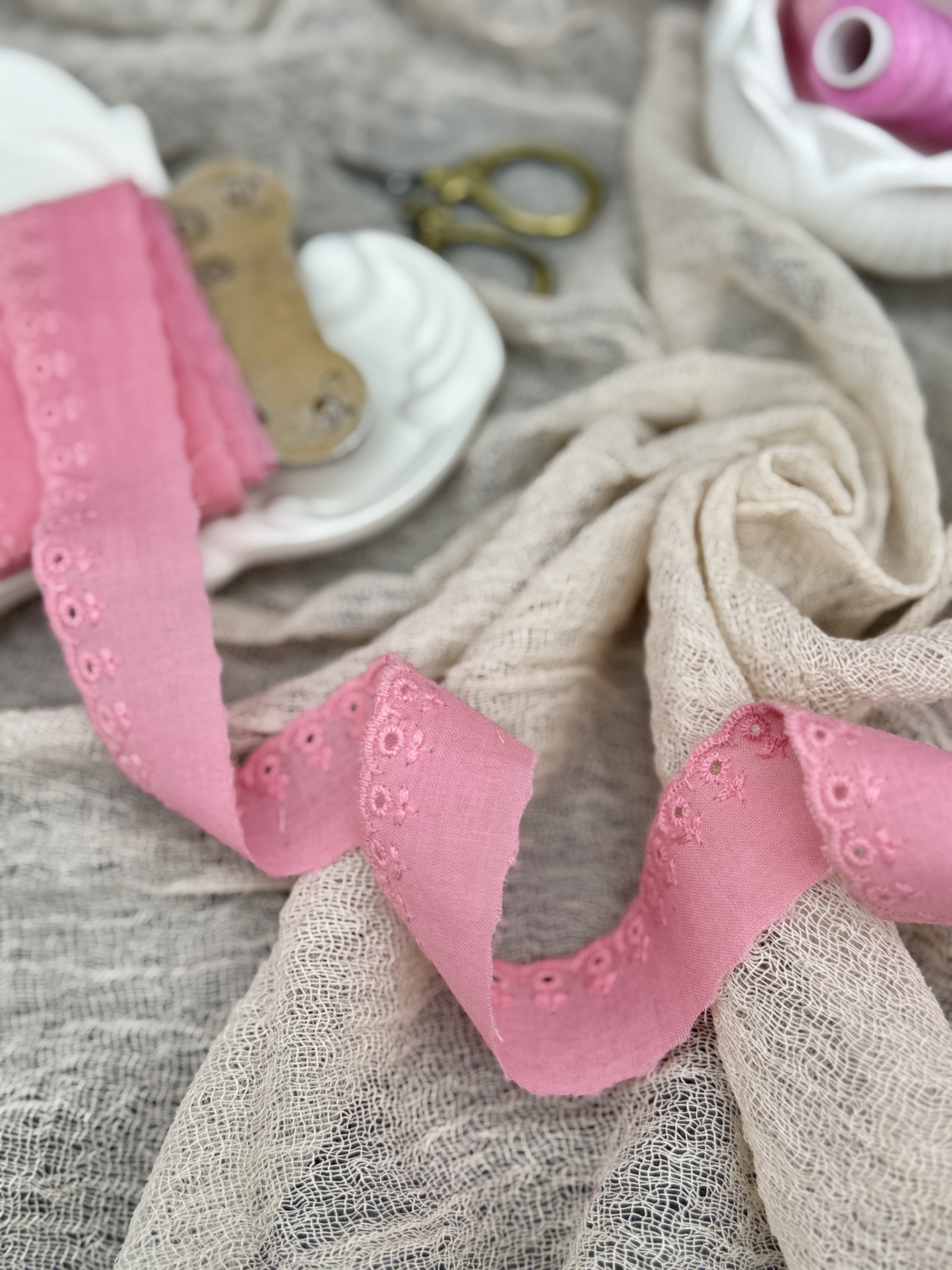 Шитье на батисте М385Р