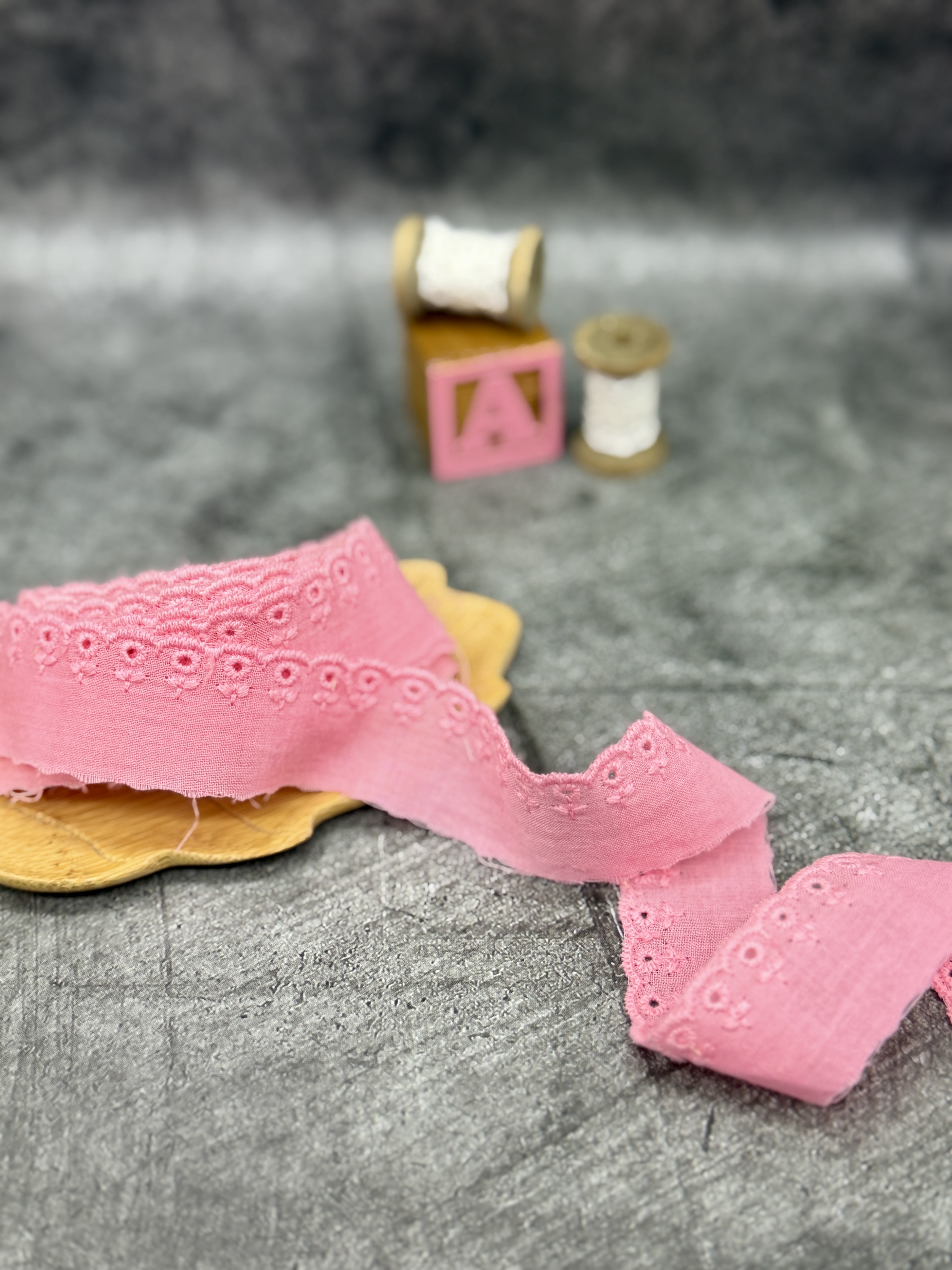 Шитье на батисте М385Р