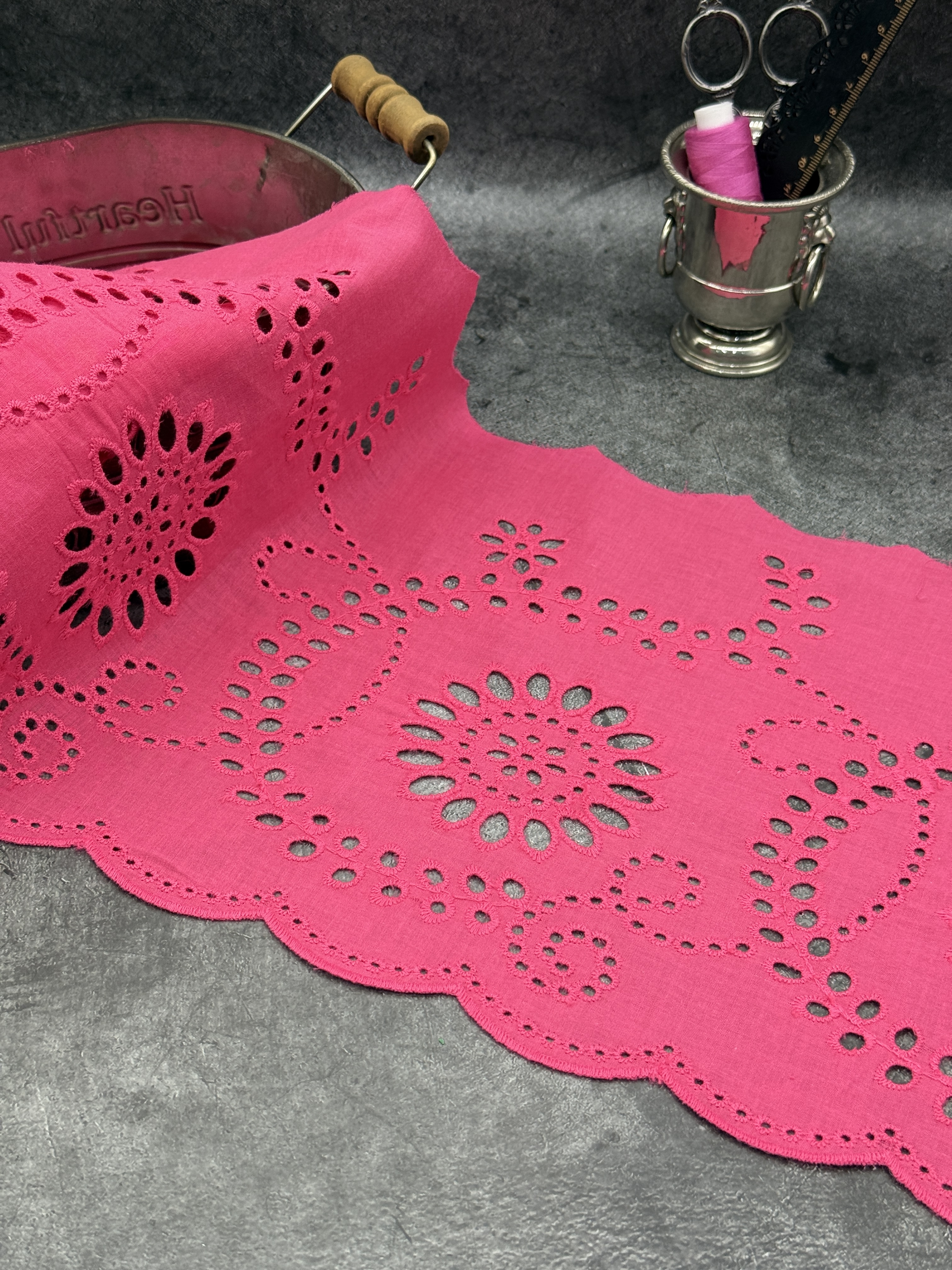 Шитье на батисте М561