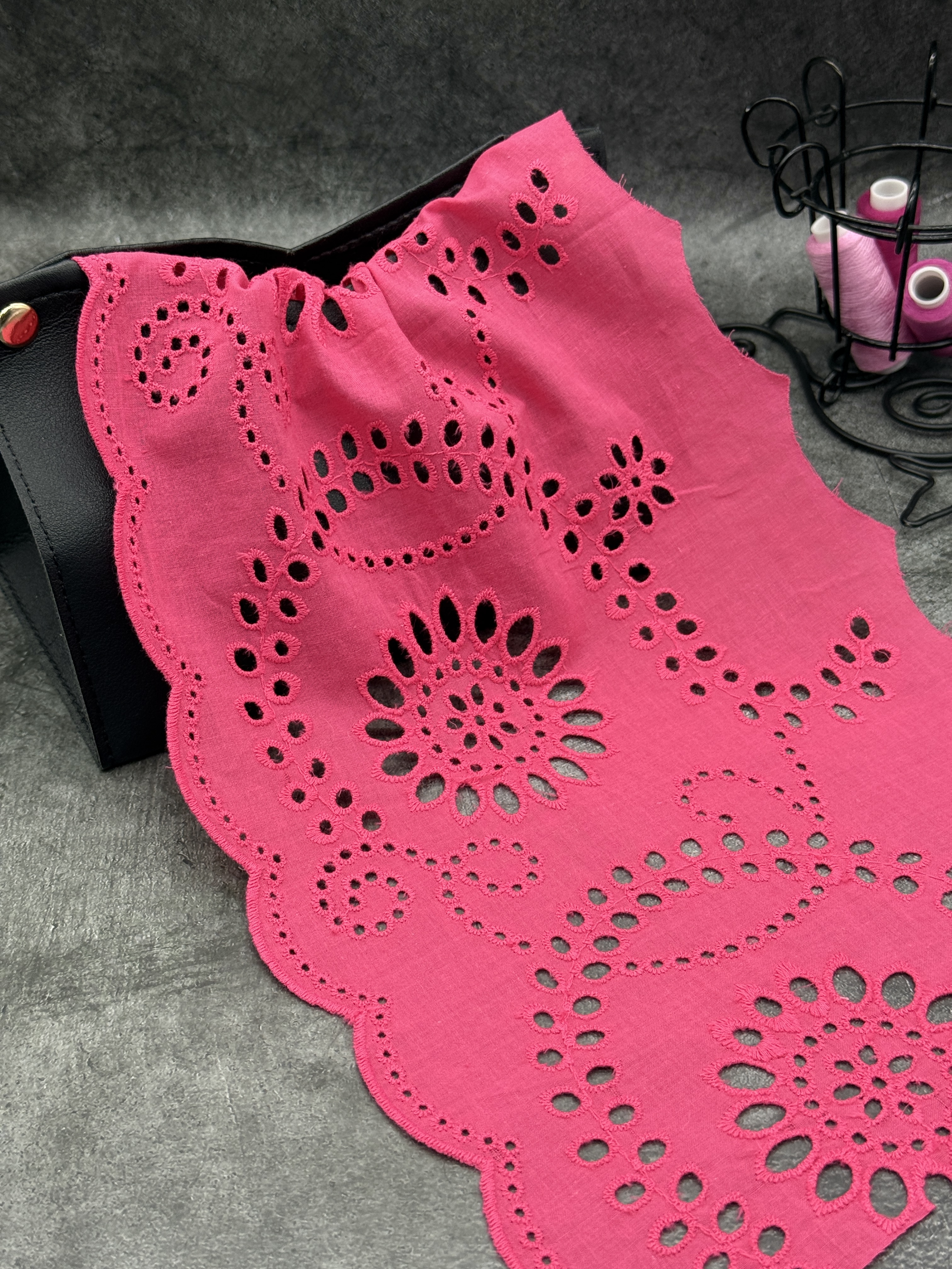 Шитье на батисте М561