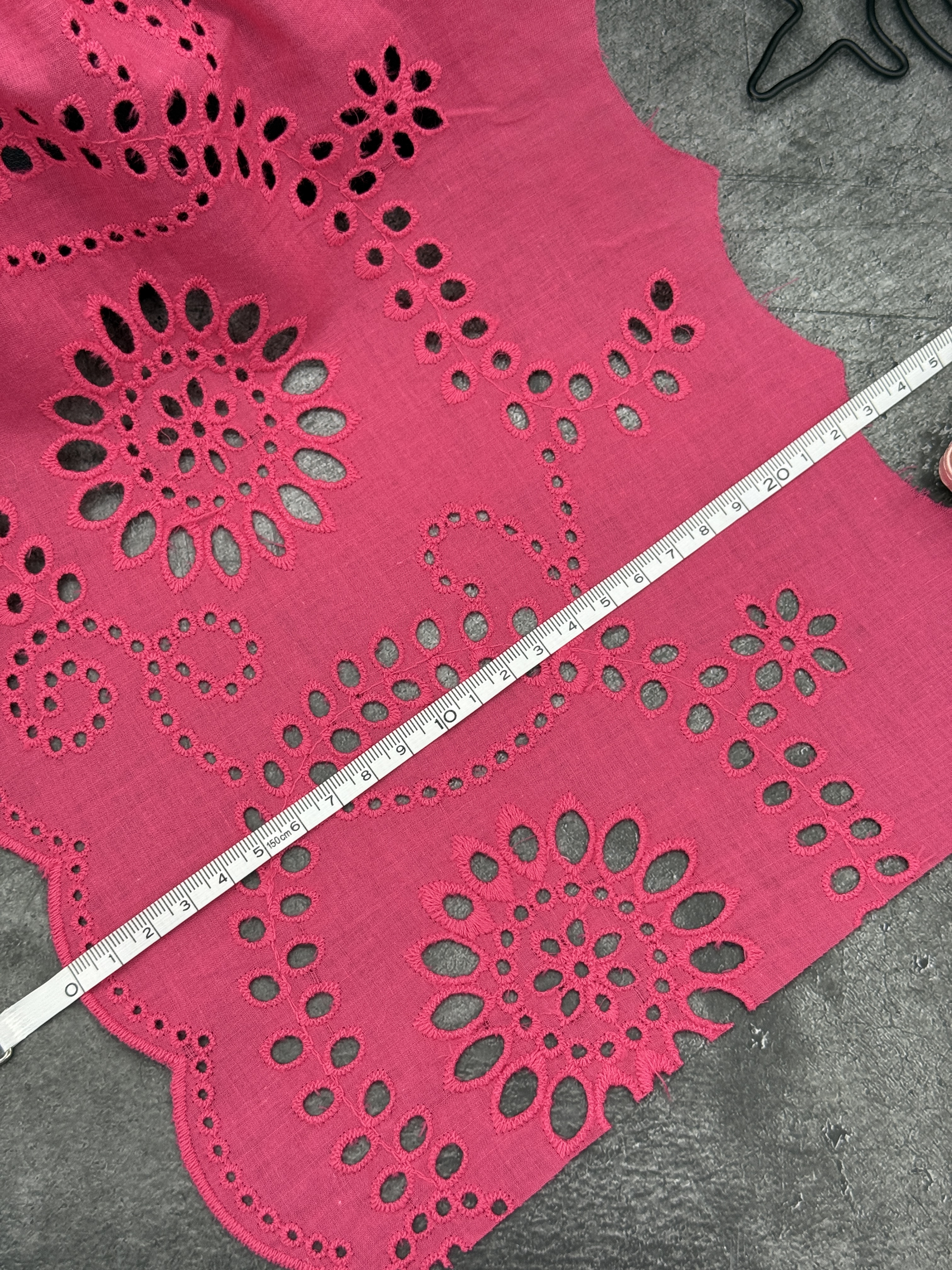 Шитье на батисте М561