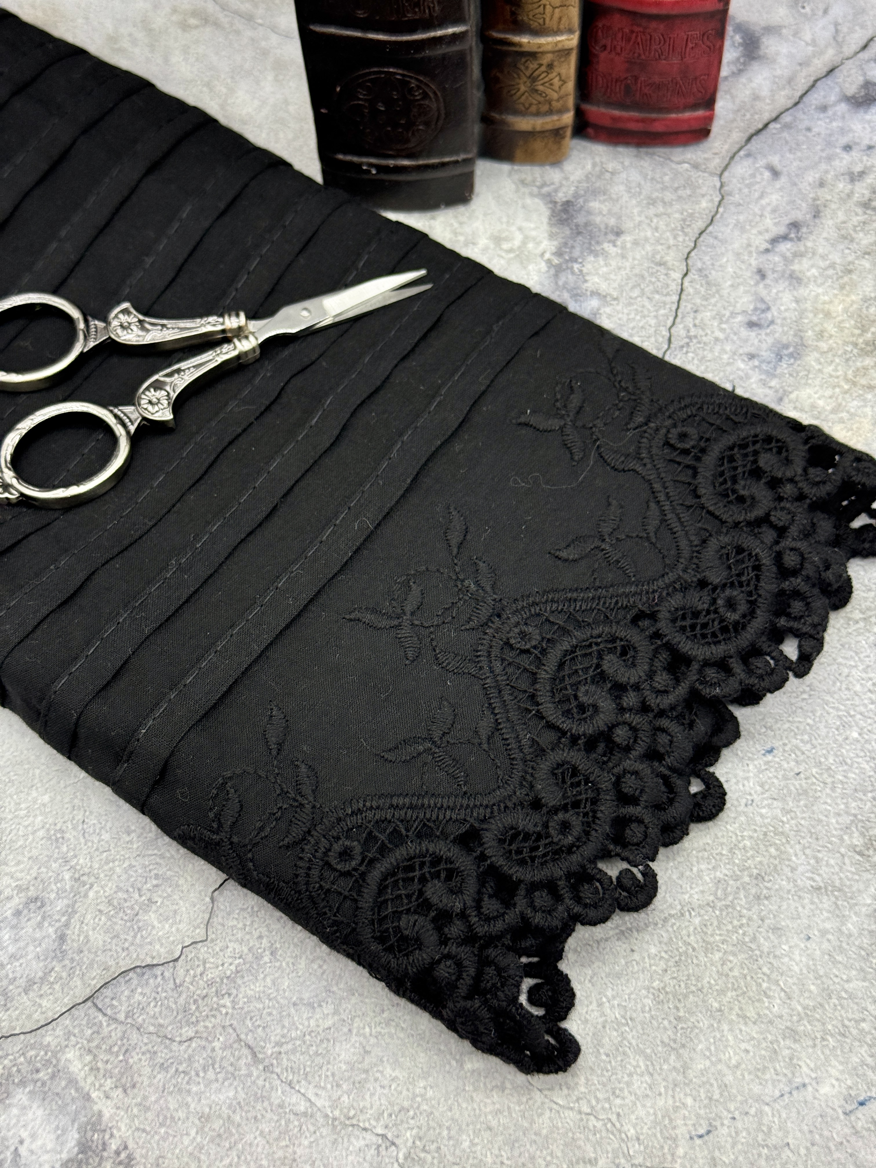 Шитье на батисте М437