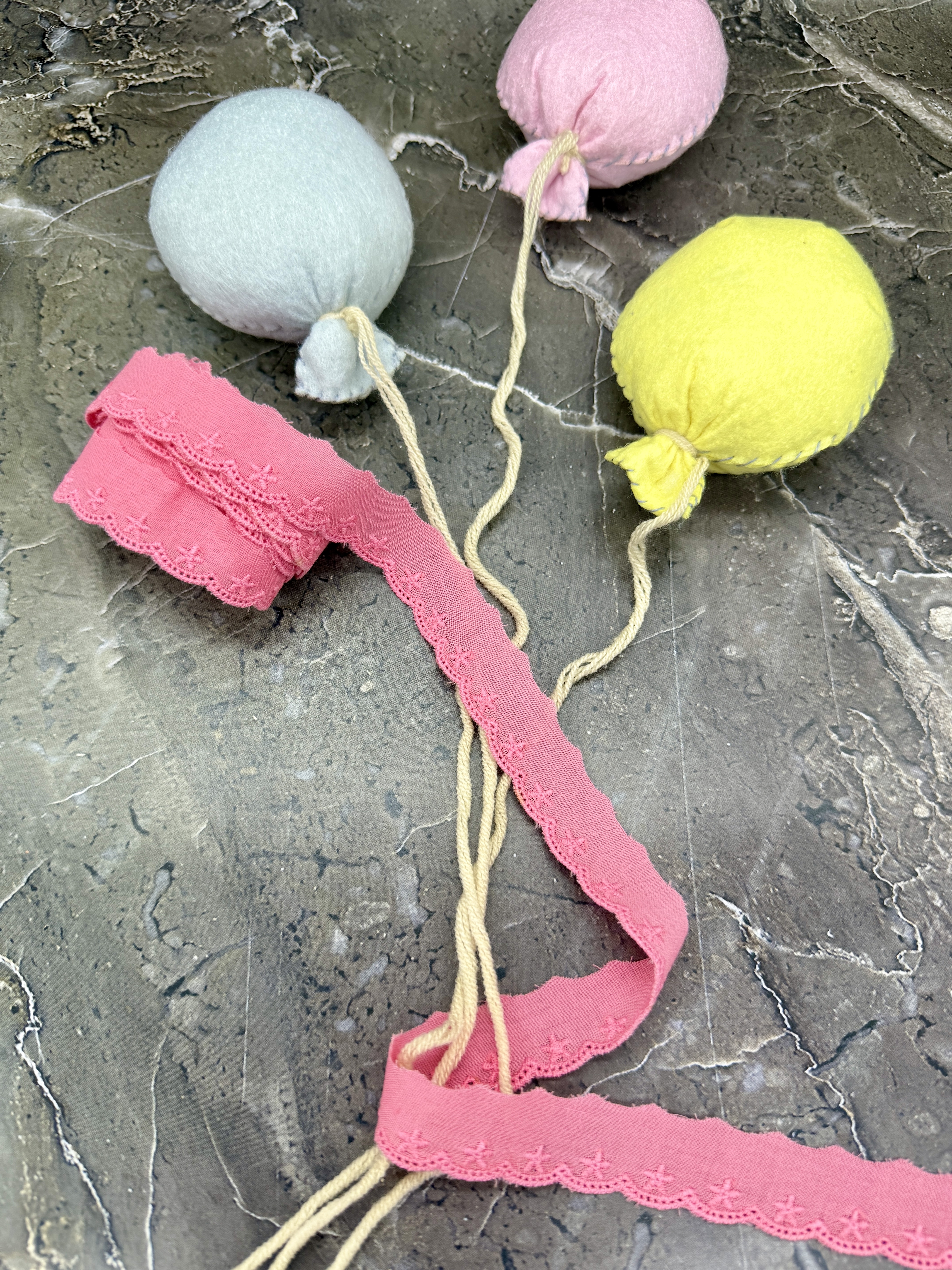 Шитьё на батисте М393