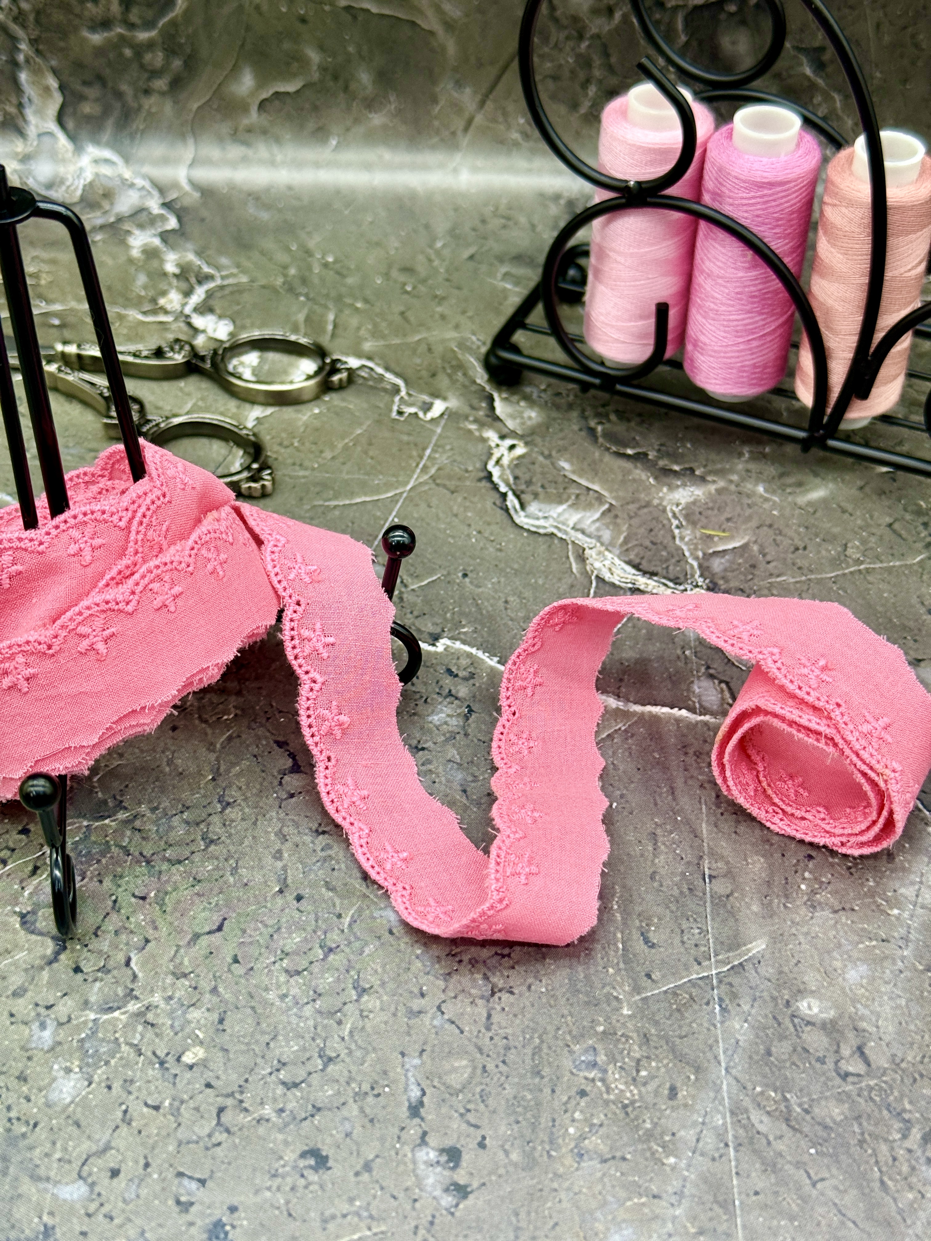 Шитьё на батисте М393