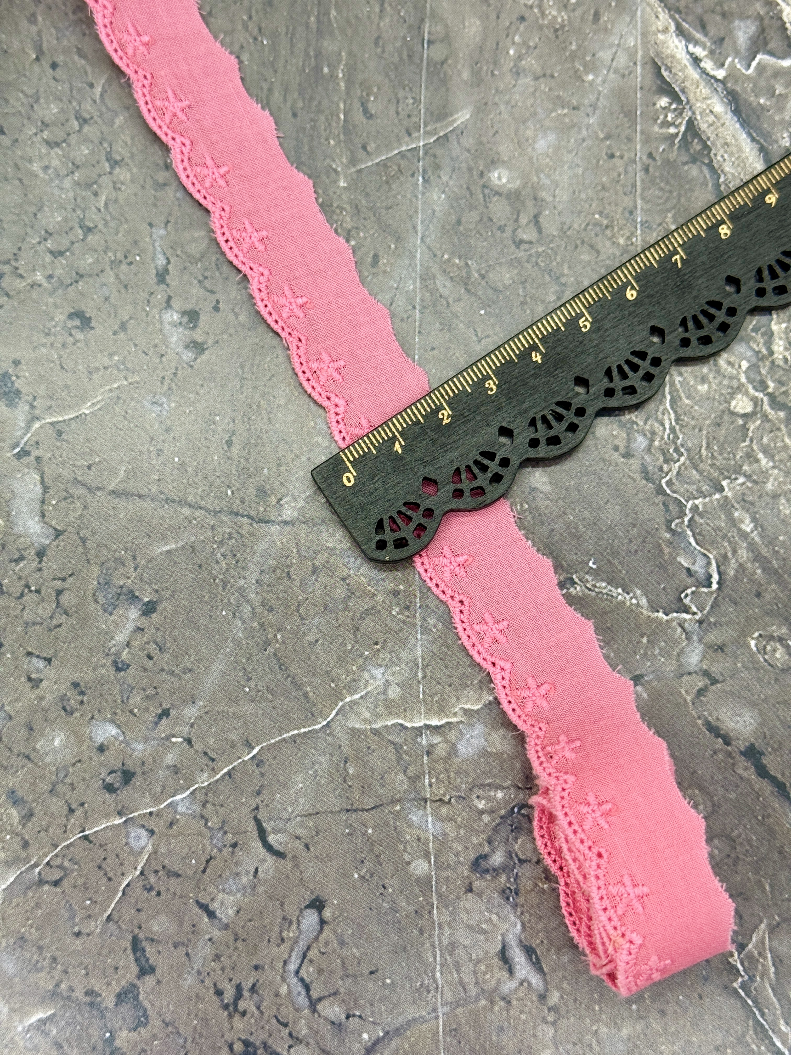 Шитьё на батисте М393