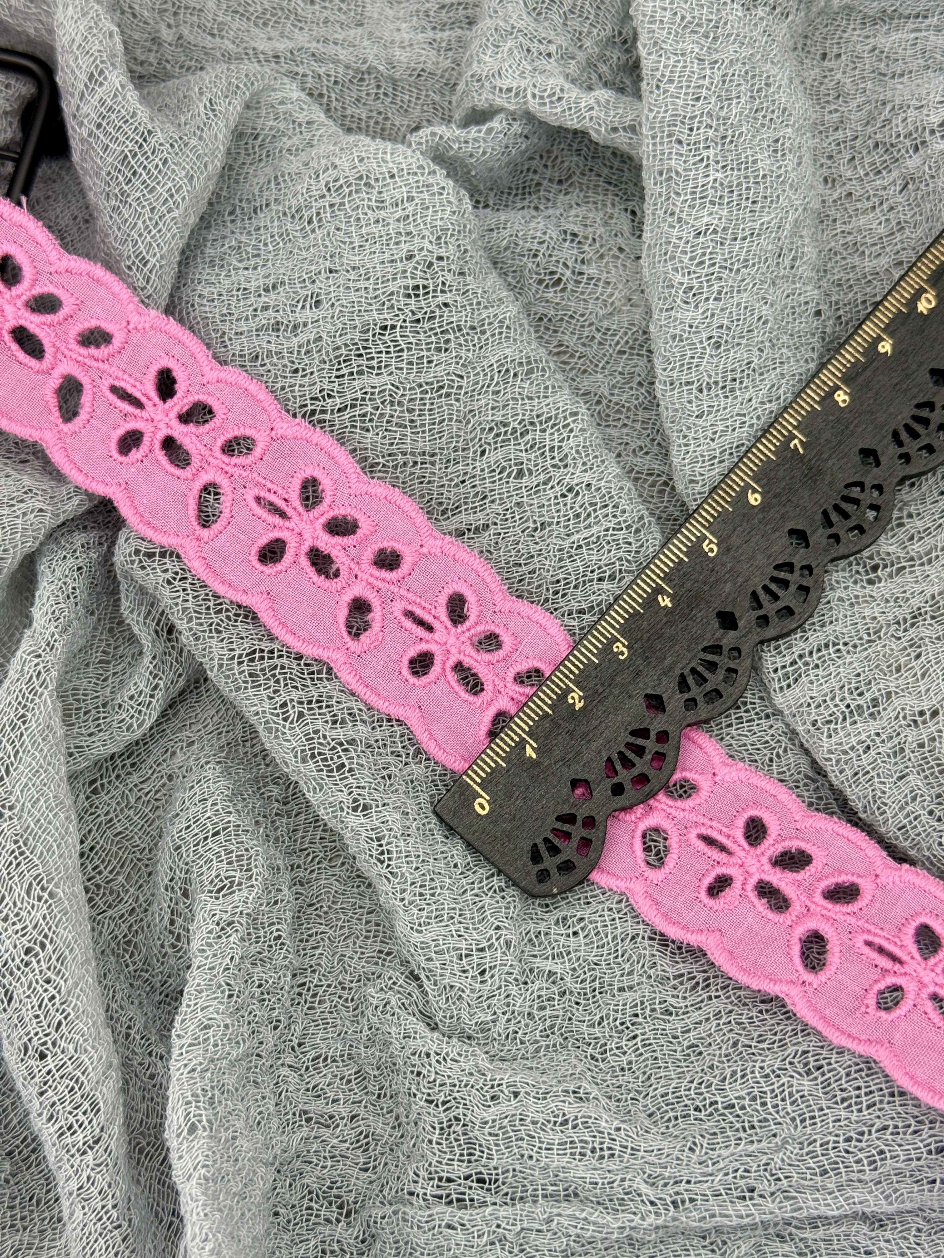 Шитье на батисте М403Р