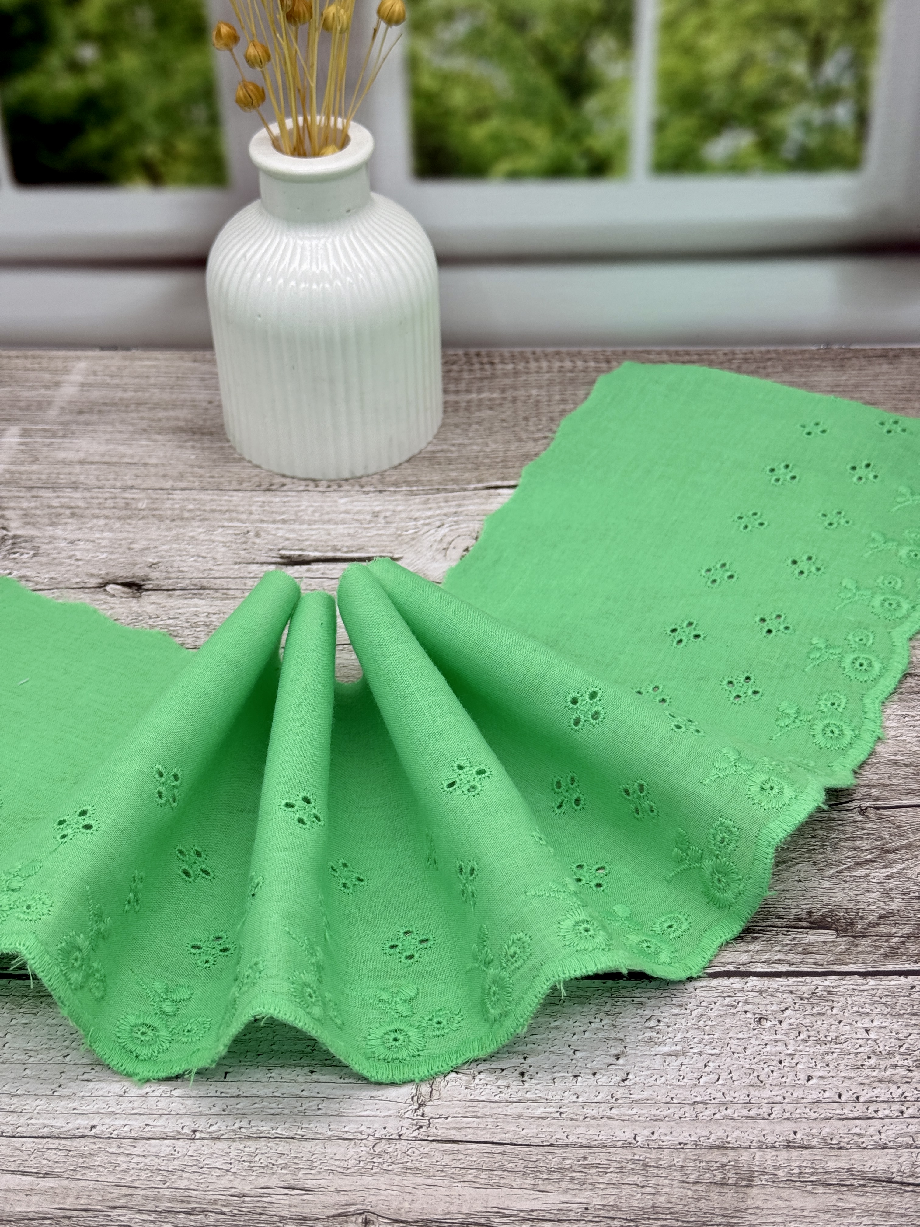 Шитье на батисте М410