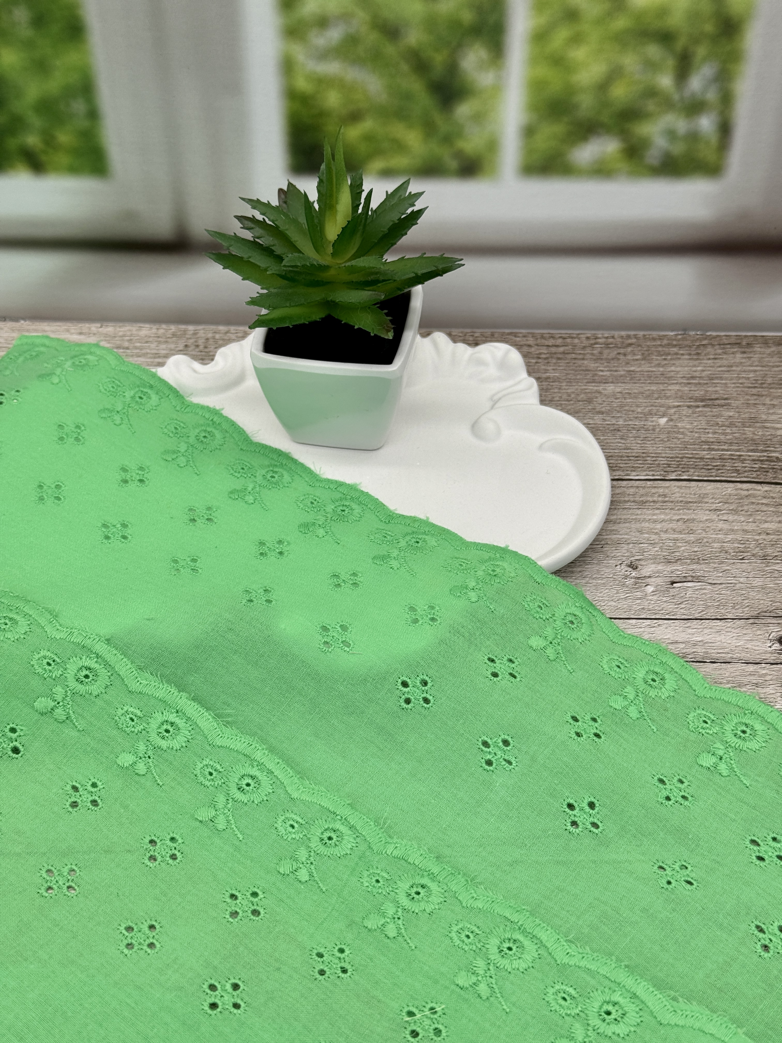 Шитье на батисте М410