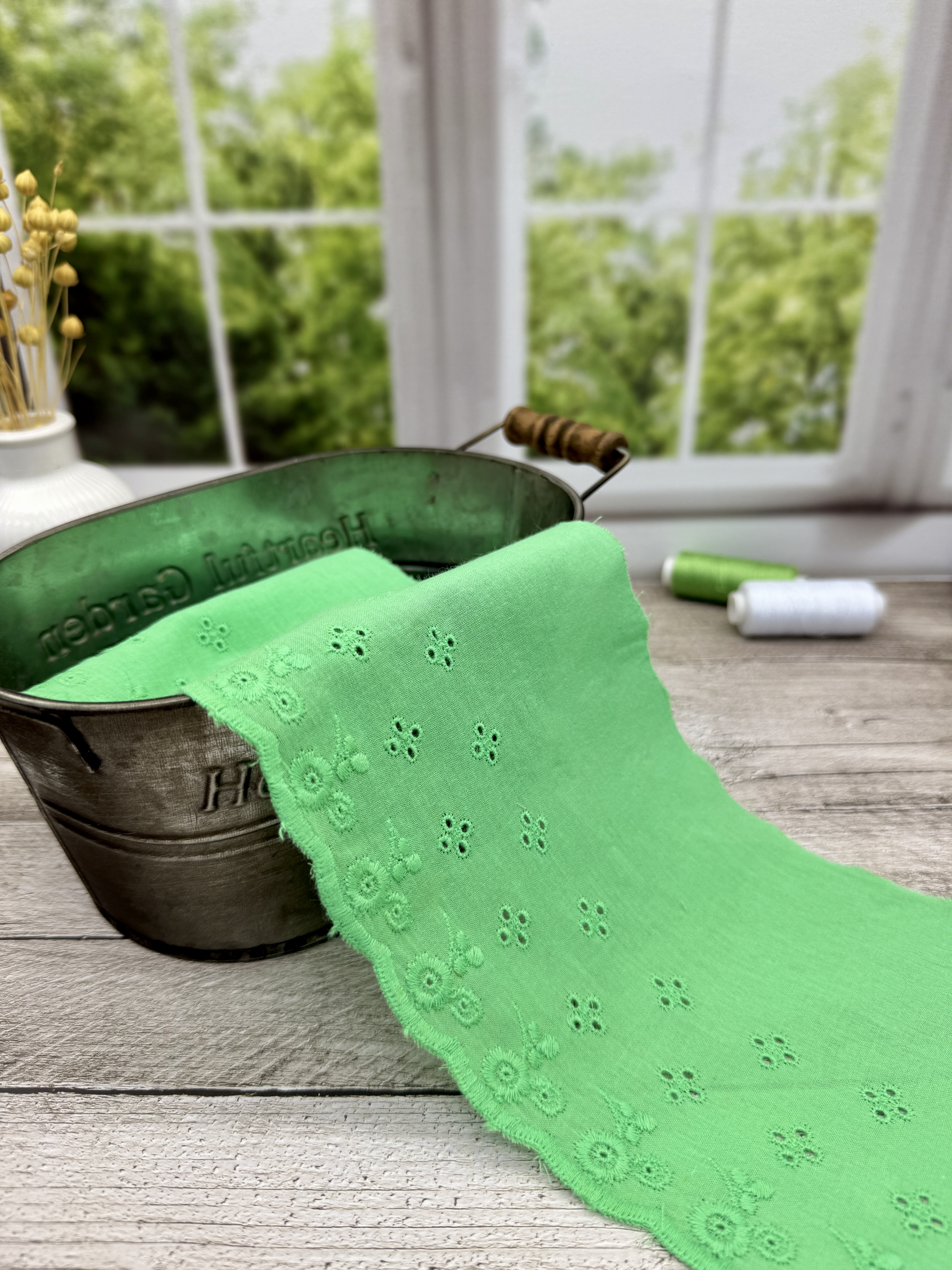 Шитье на батисте М410