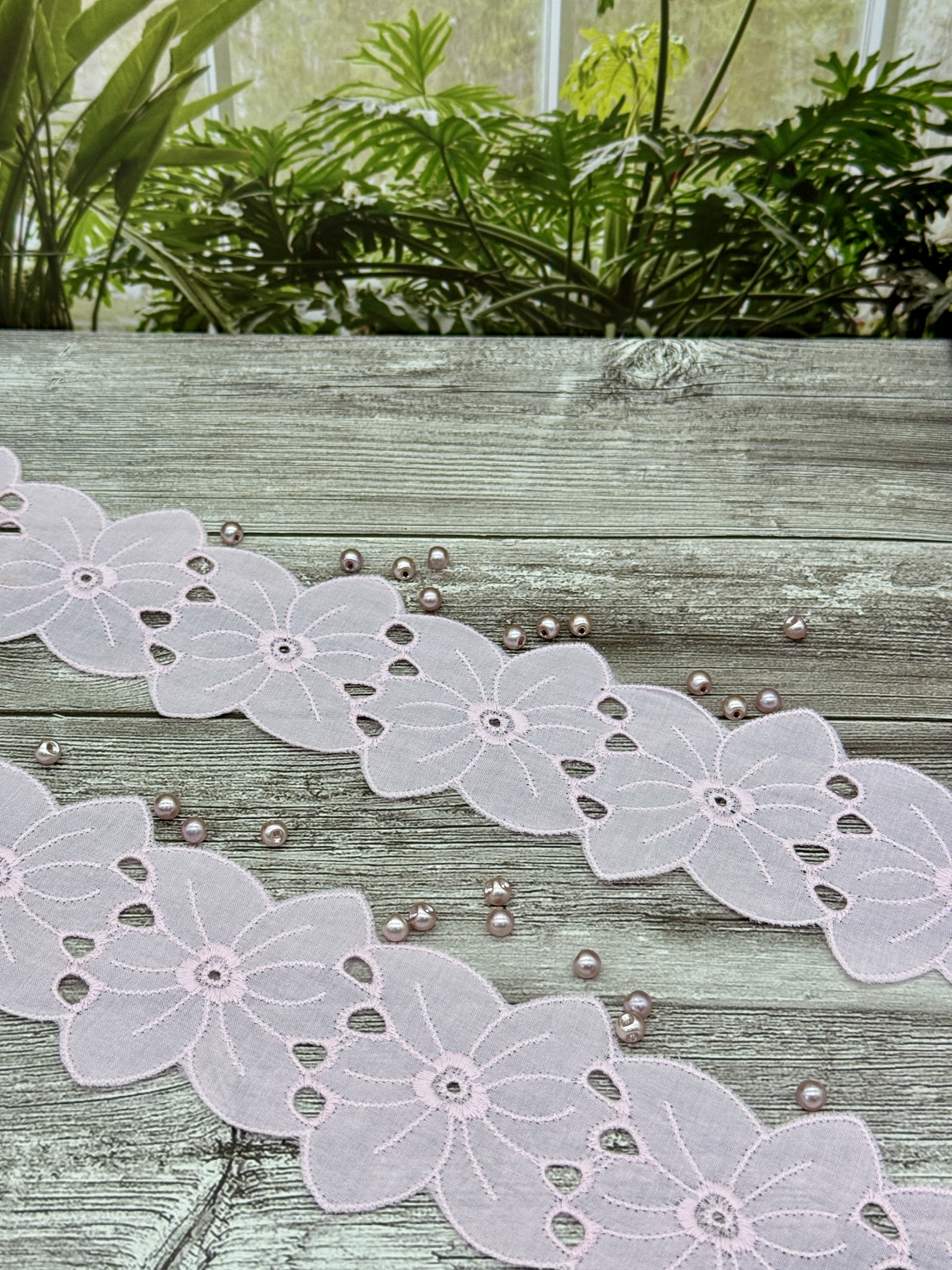 Шитье на батисте М424