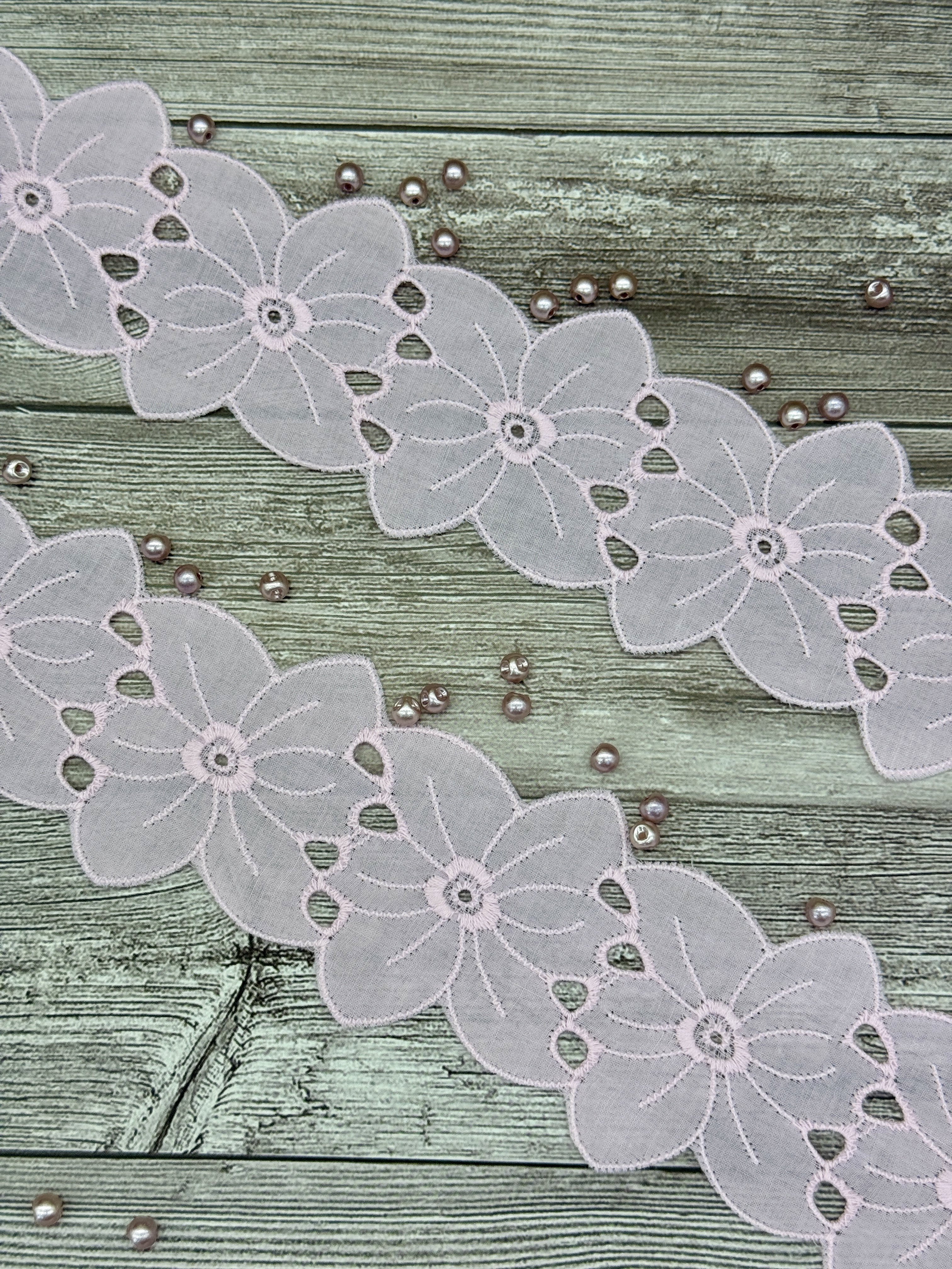 Шитье на батисте М424