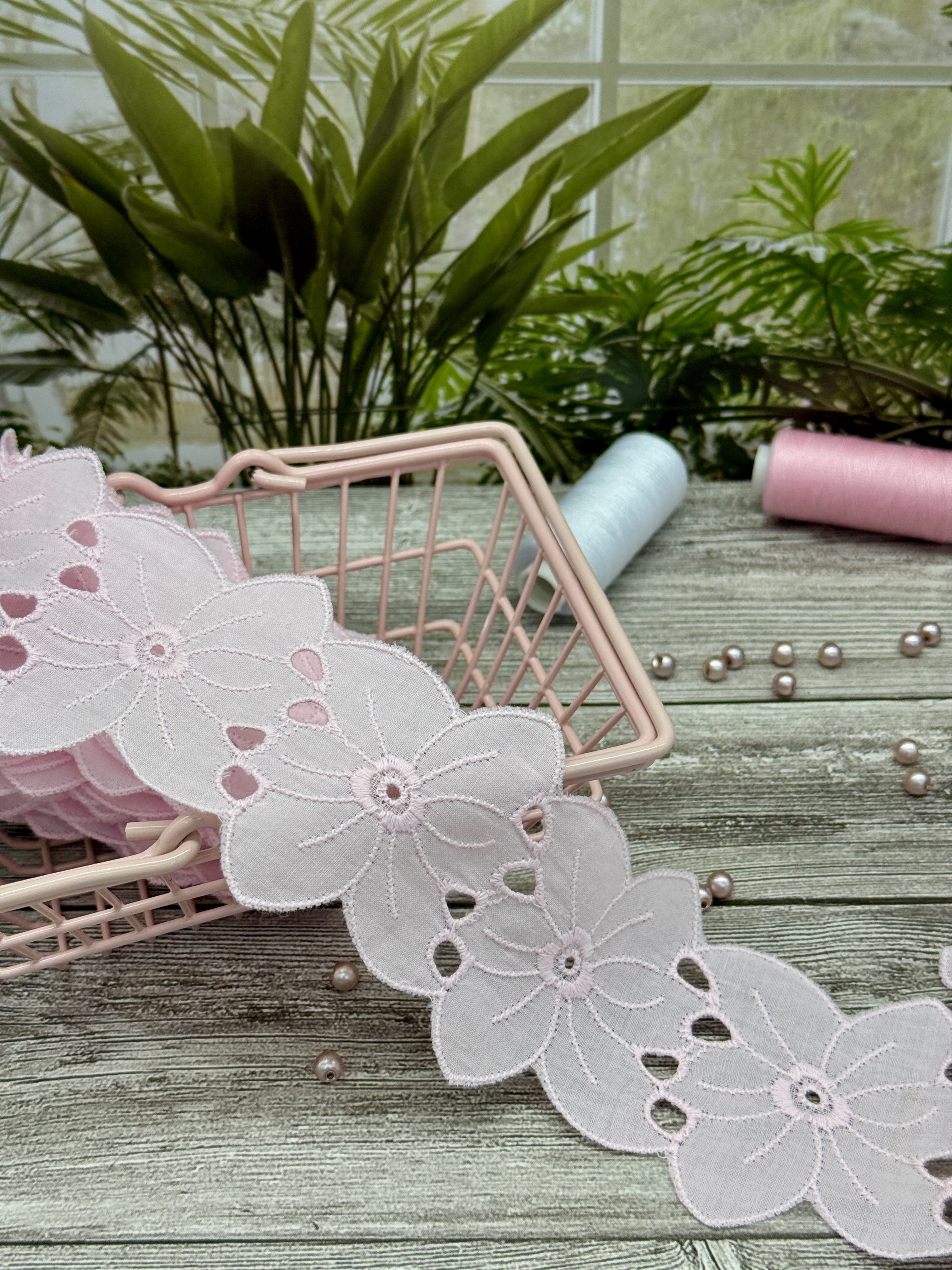 Шитье на батисте М424