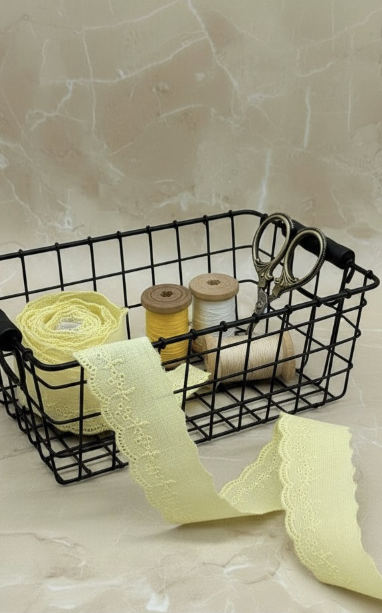 Шитье на батисте М390