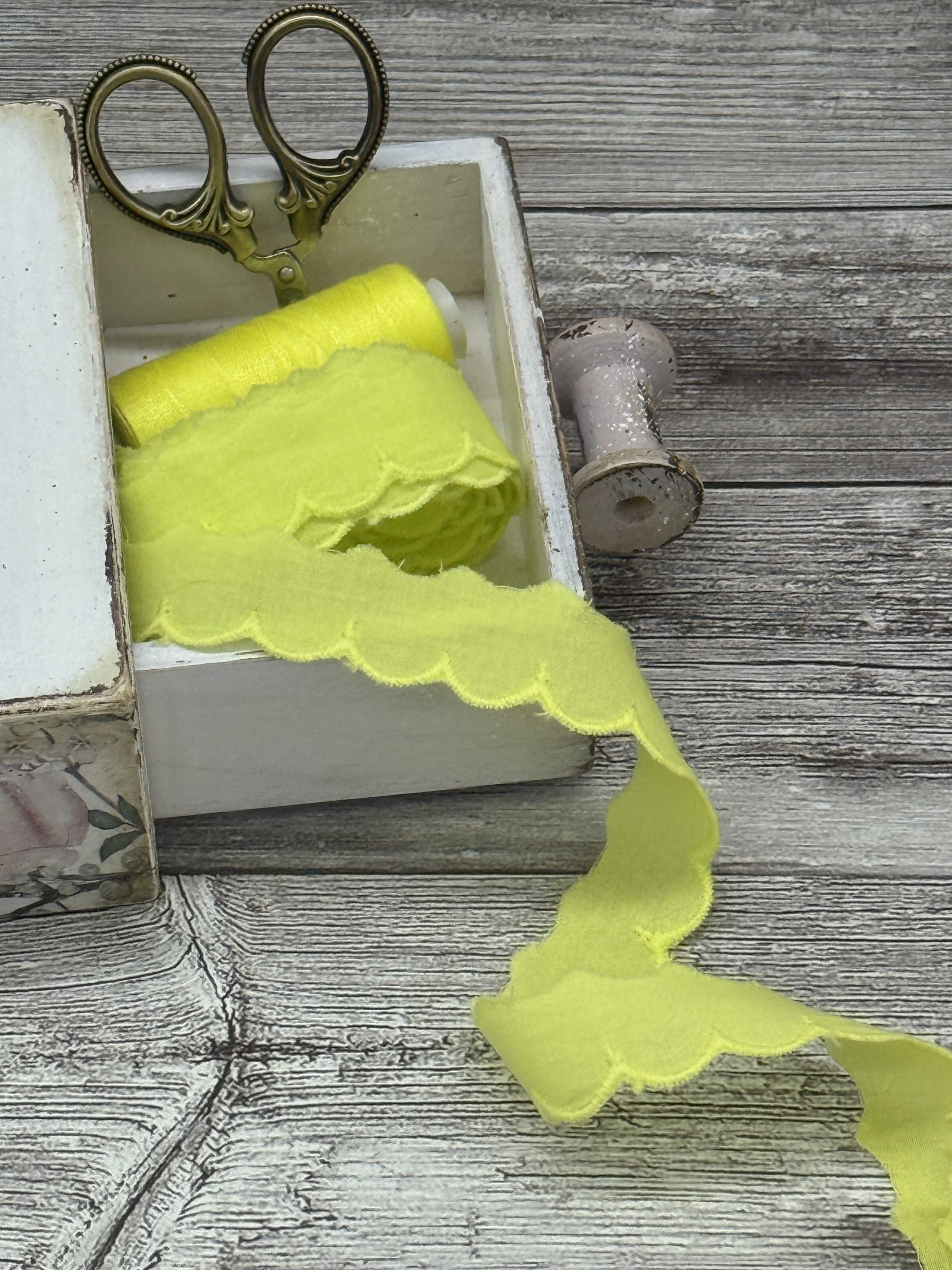 Шитье на батисте М414