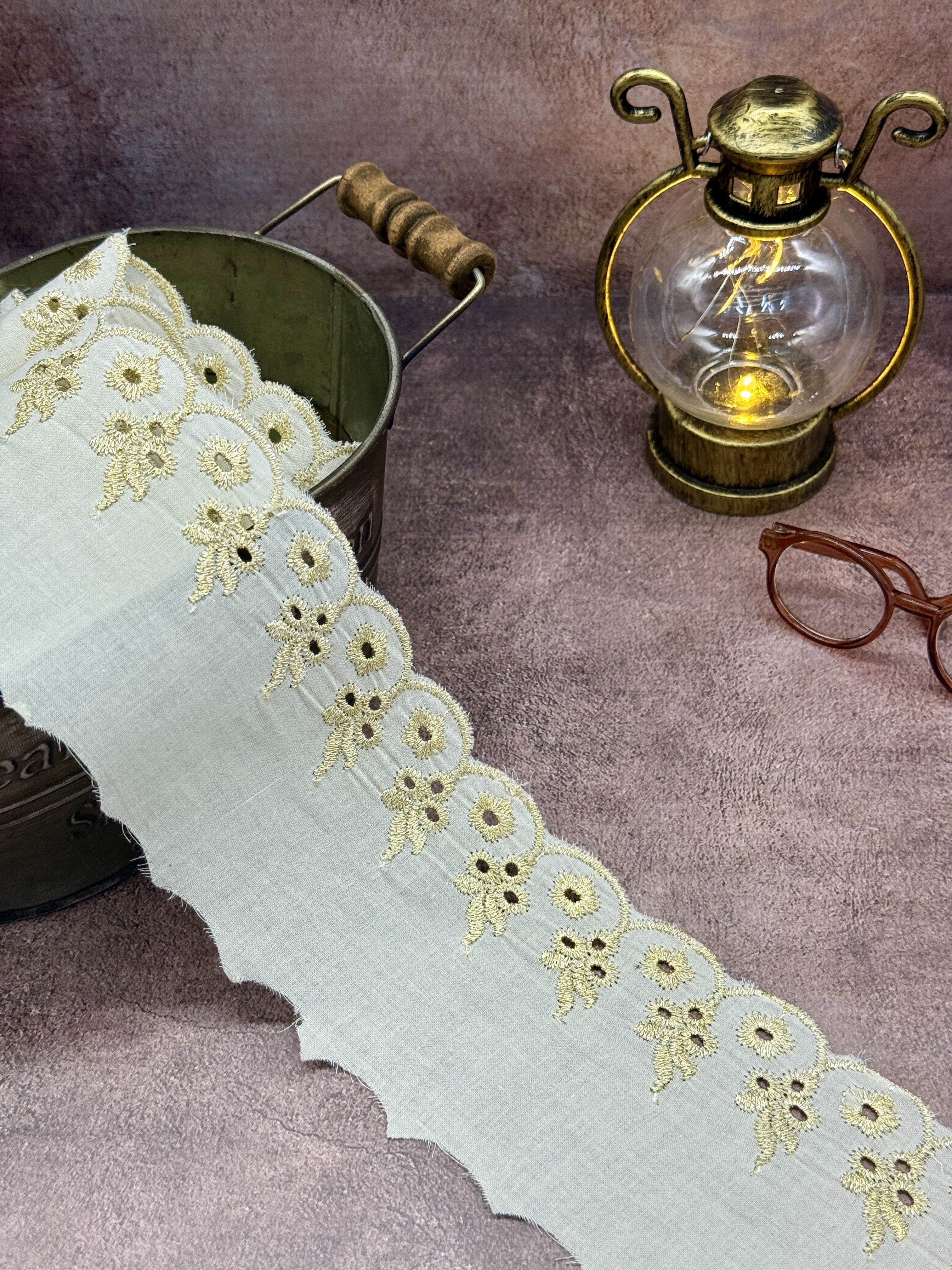 Шитье на батисте М412