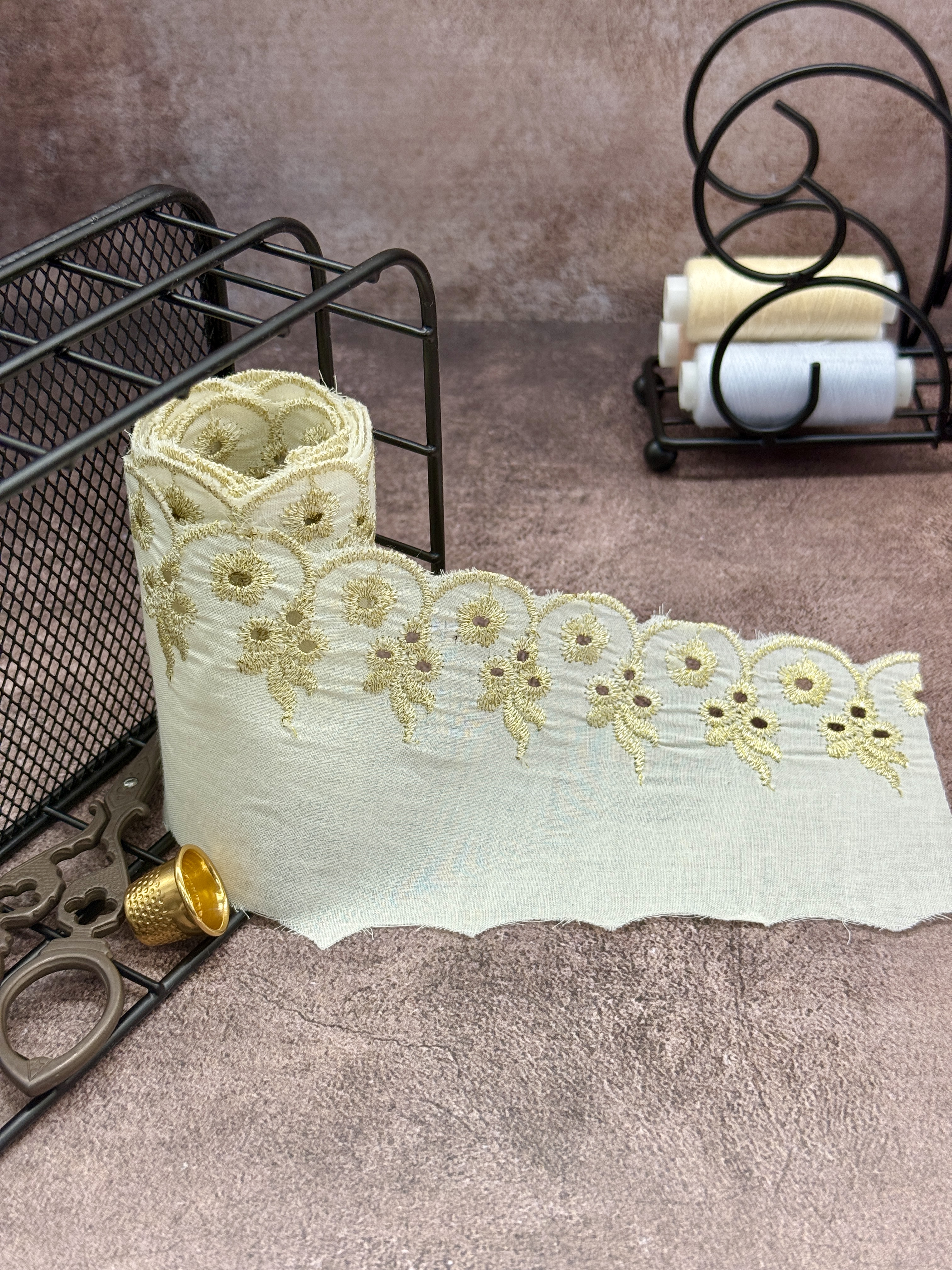 Шитье на батисте М412