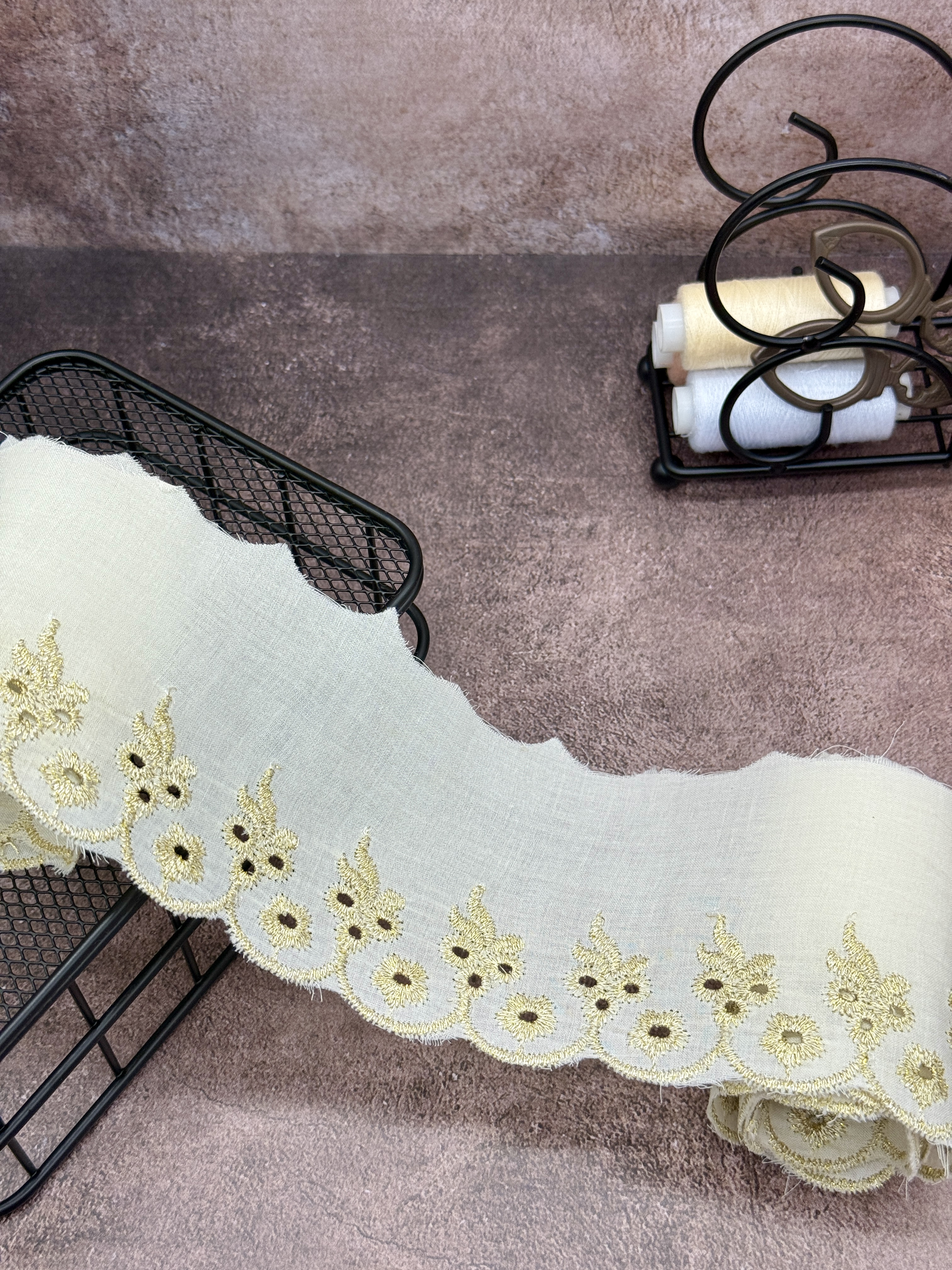 Шитье на батисте М412