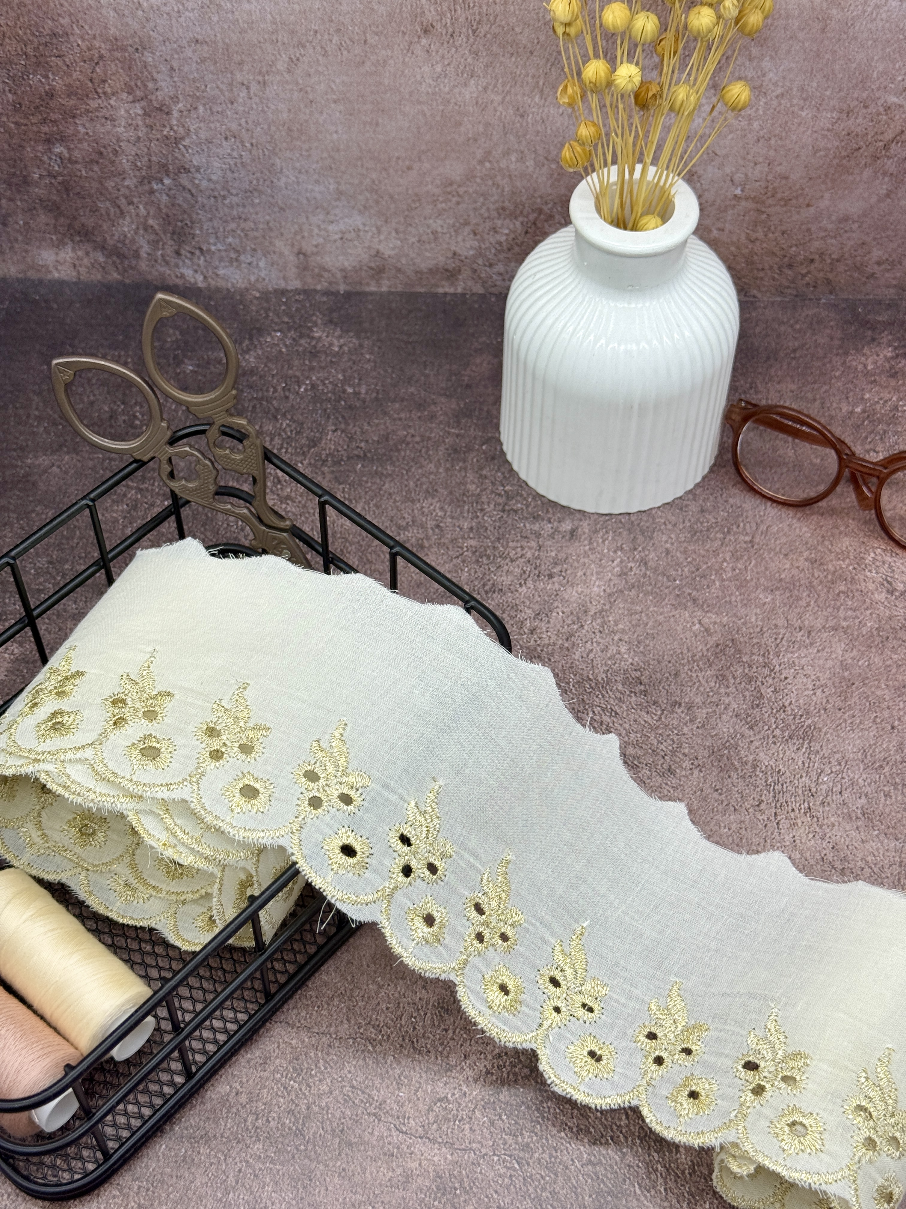 Шитье на батисте М412