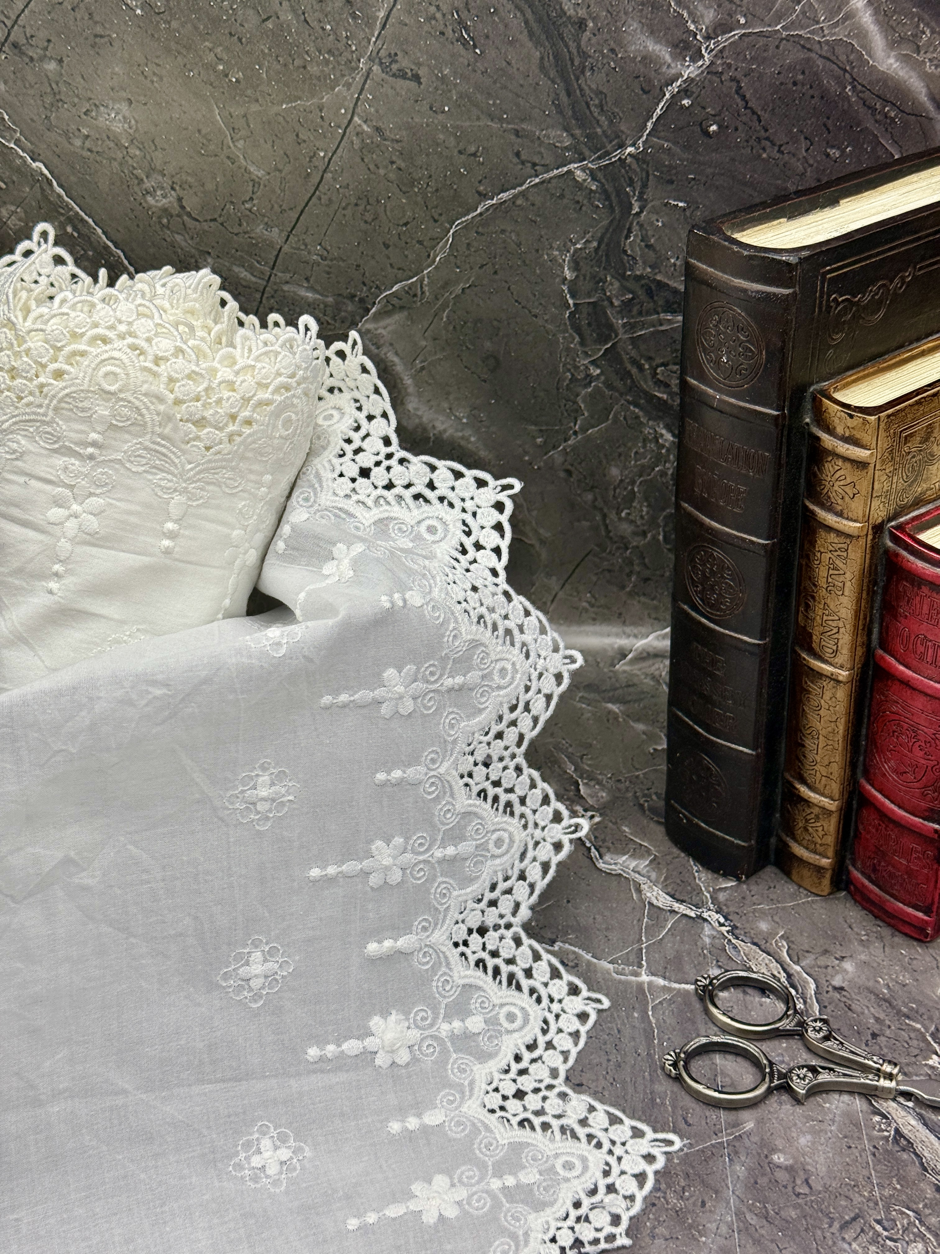 Шитье на батисте М916