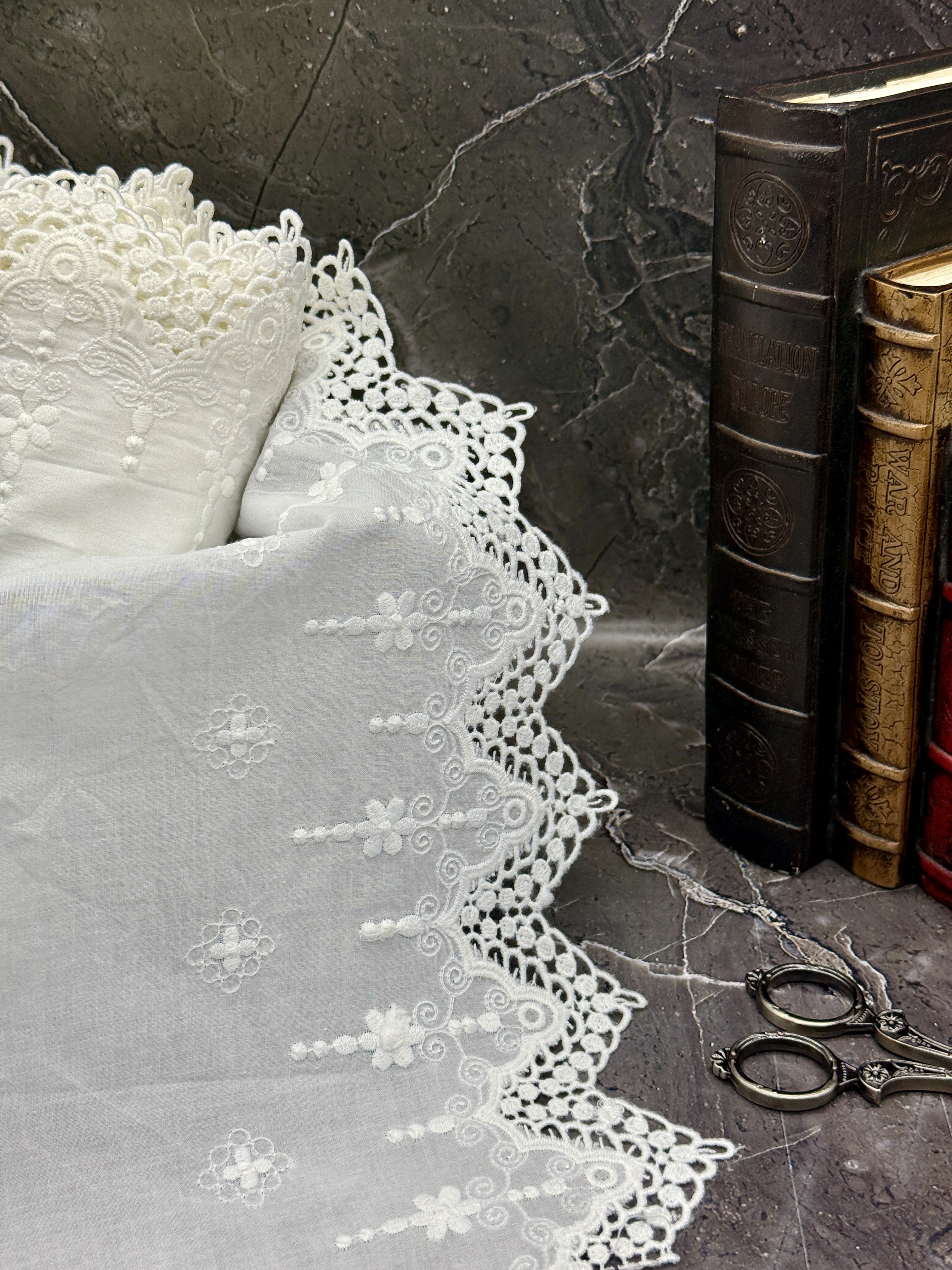 Шитье на батисте М916